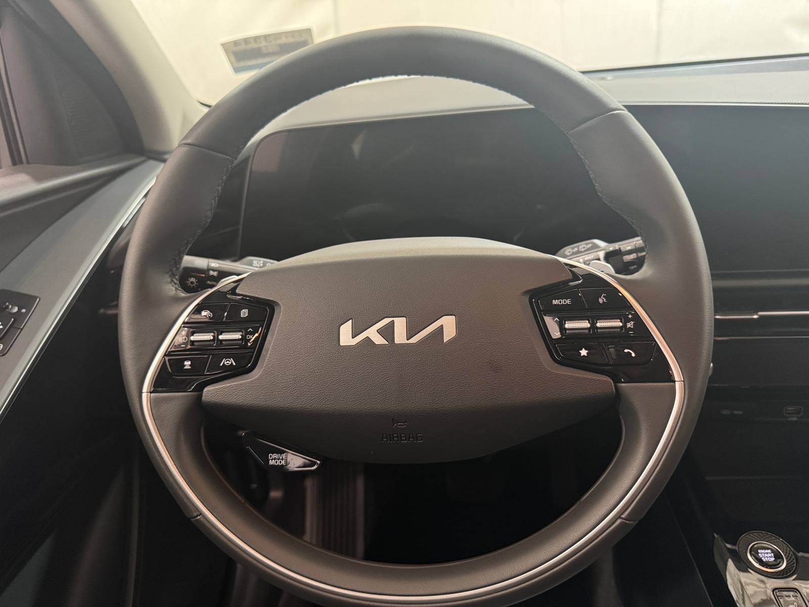 Thumbnail: 2024 Kia Niro - 4