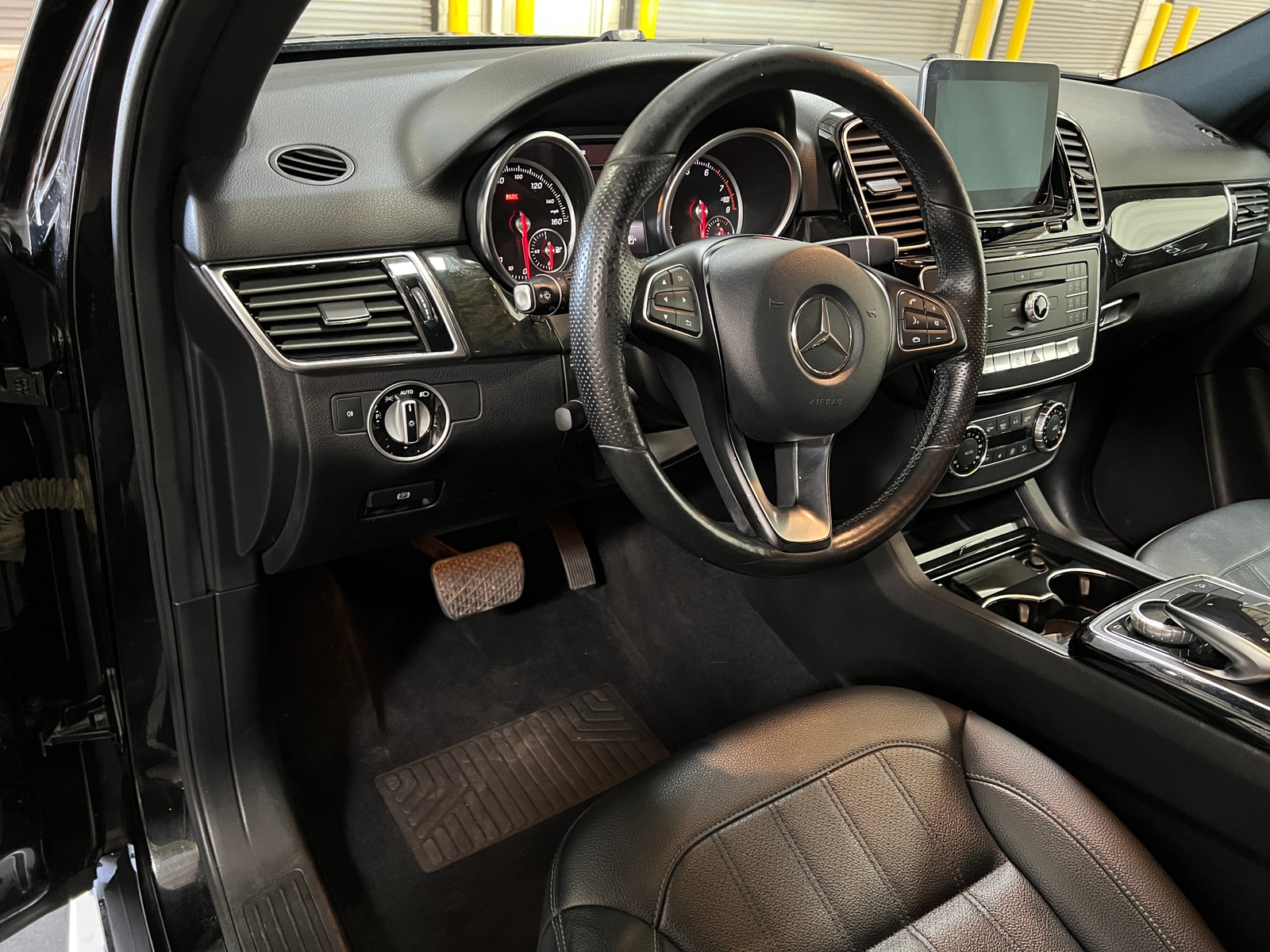 Thumbnail: 2017 Mercedes-Benz GLE - 2
