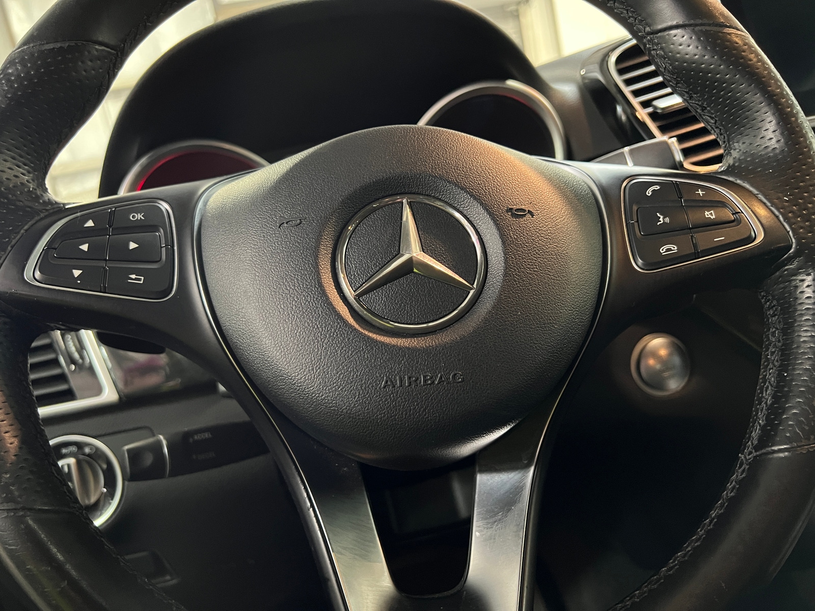 Thumbnail: 2017 Mercedes-Benz GLE - 4