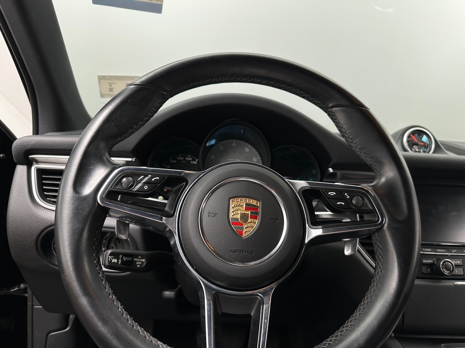 Thumbnail: 2015 Porsche Macan - 4