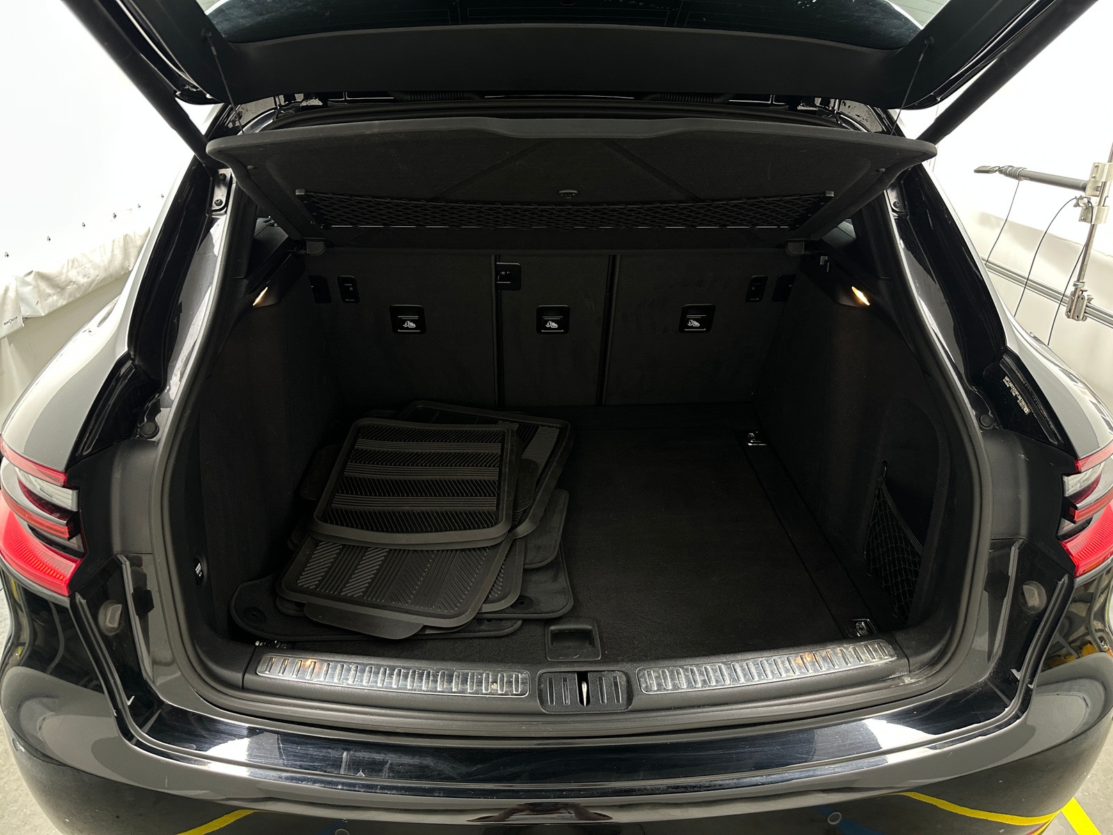 Thumbnail: 2015 Porsche Macan - 6