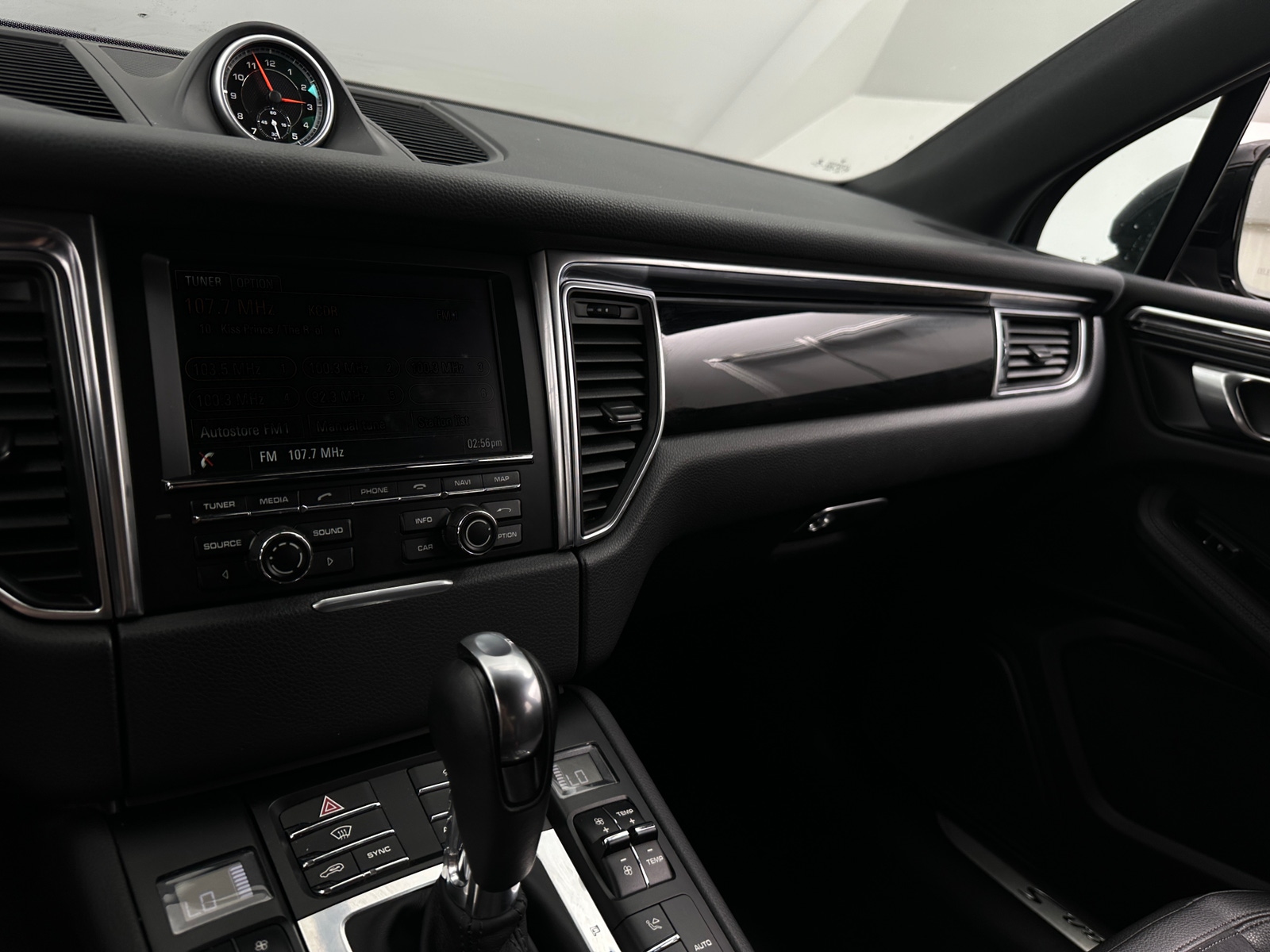 Thumbnail: 2015 Porsche Macan - 3