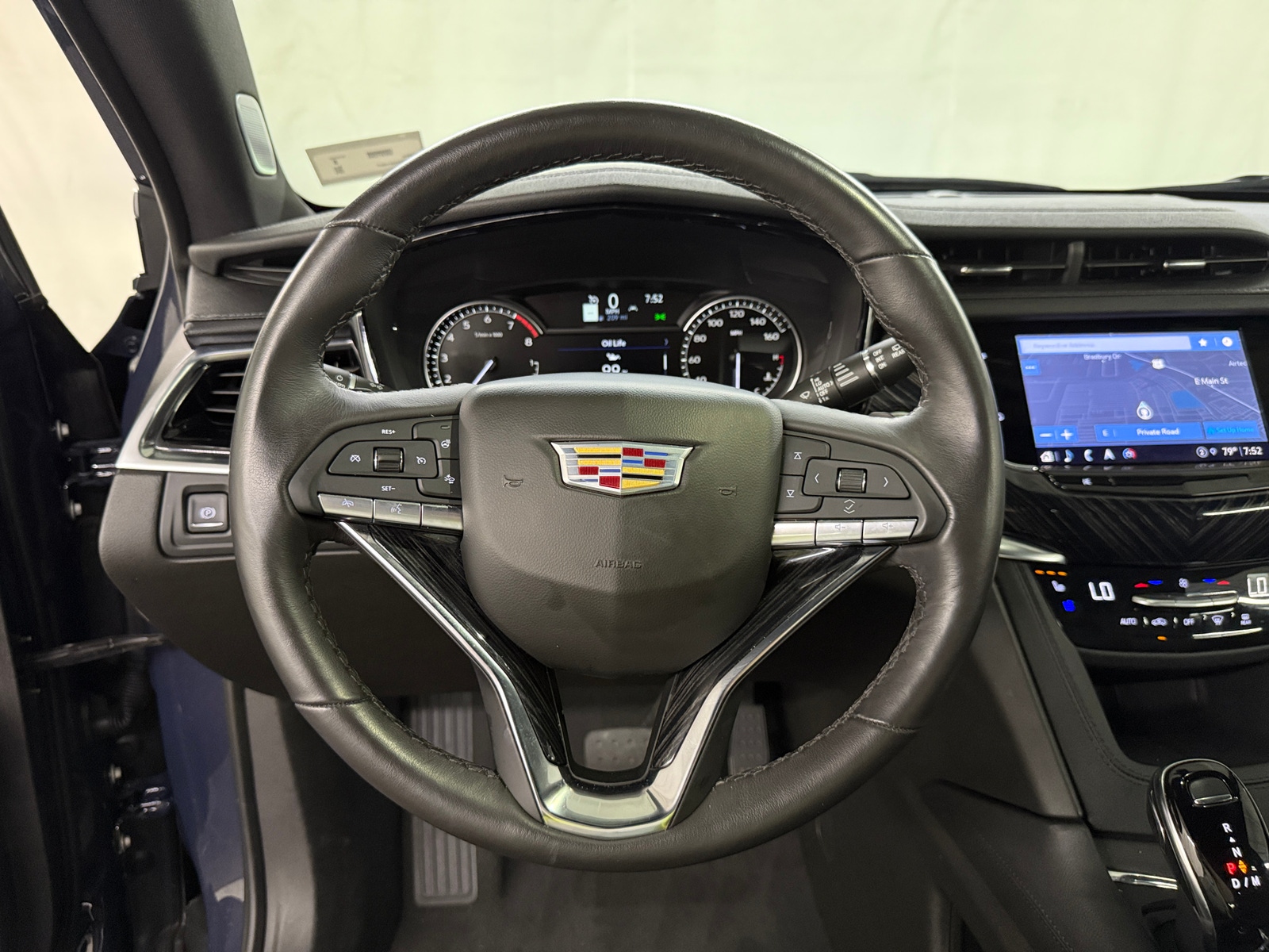 Thumbnail: 2025 Cadillac XT6 - 4