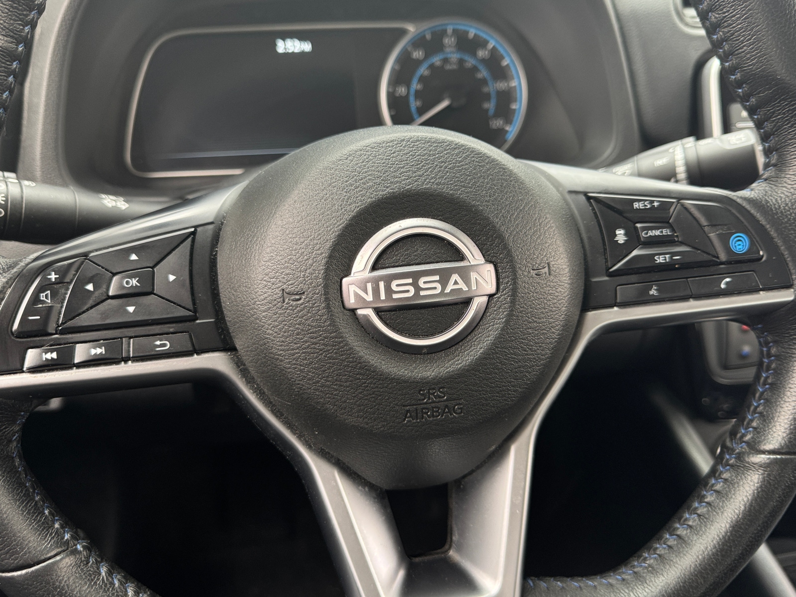 Thumbnail: 2023 Nissan Leaf - 5