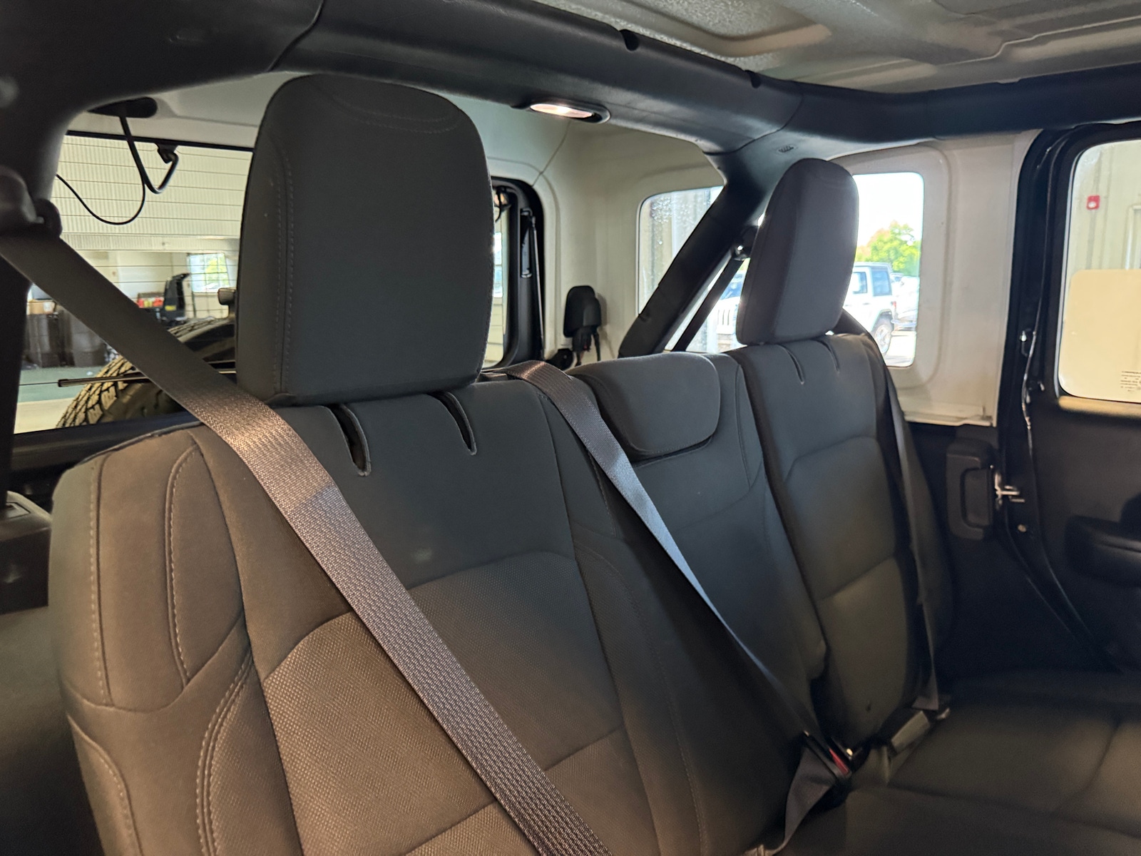 Thumbnail: 2018 Jeep Wrangler - 6