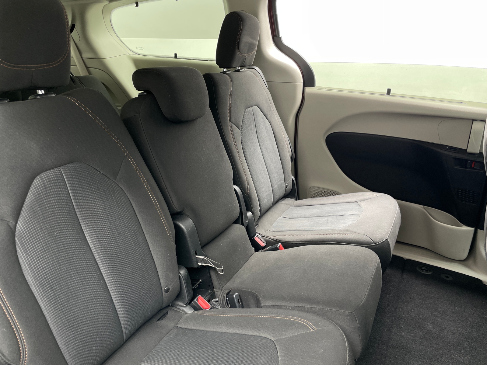 Thumbnail: 2017 Chrysler Pacifica - 6