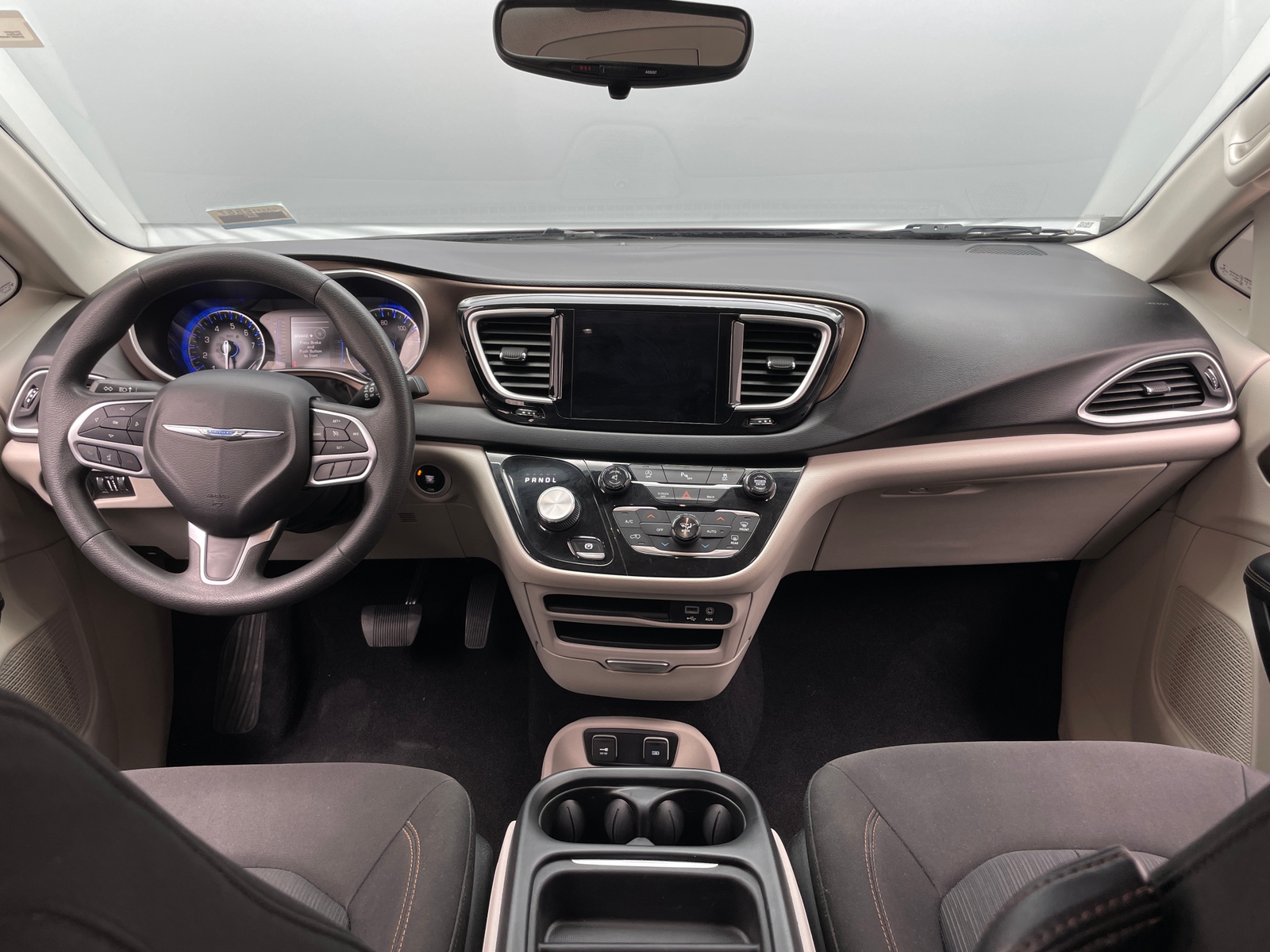 Thumbnail: 2017 Chrysler Pacifica - 3