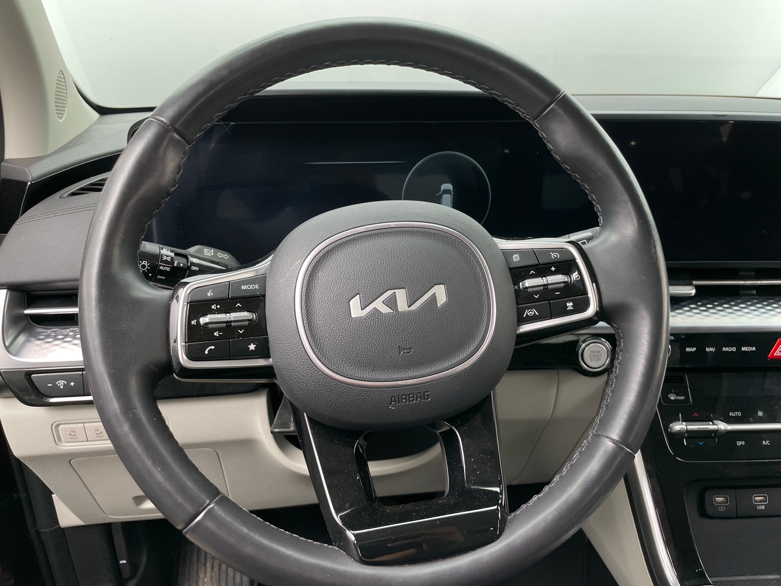 Thumbnail: 2024 Kia Carnival - 4