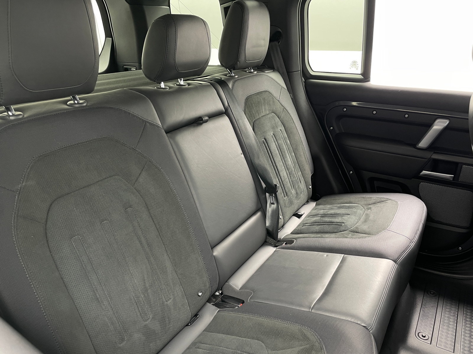 Thumbnail: 2023 Land Rover Defender - 5