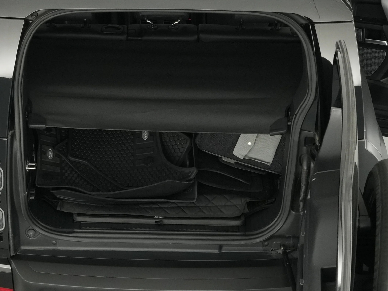 Thumbnail: 2023 Land Rover Defender - 6