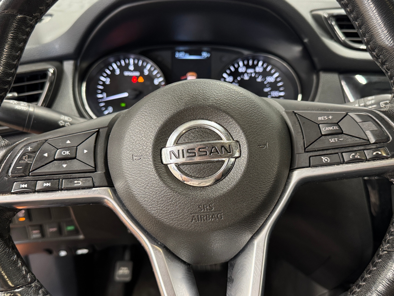 Thumbnail: 2017 Nissan Rogue - 5