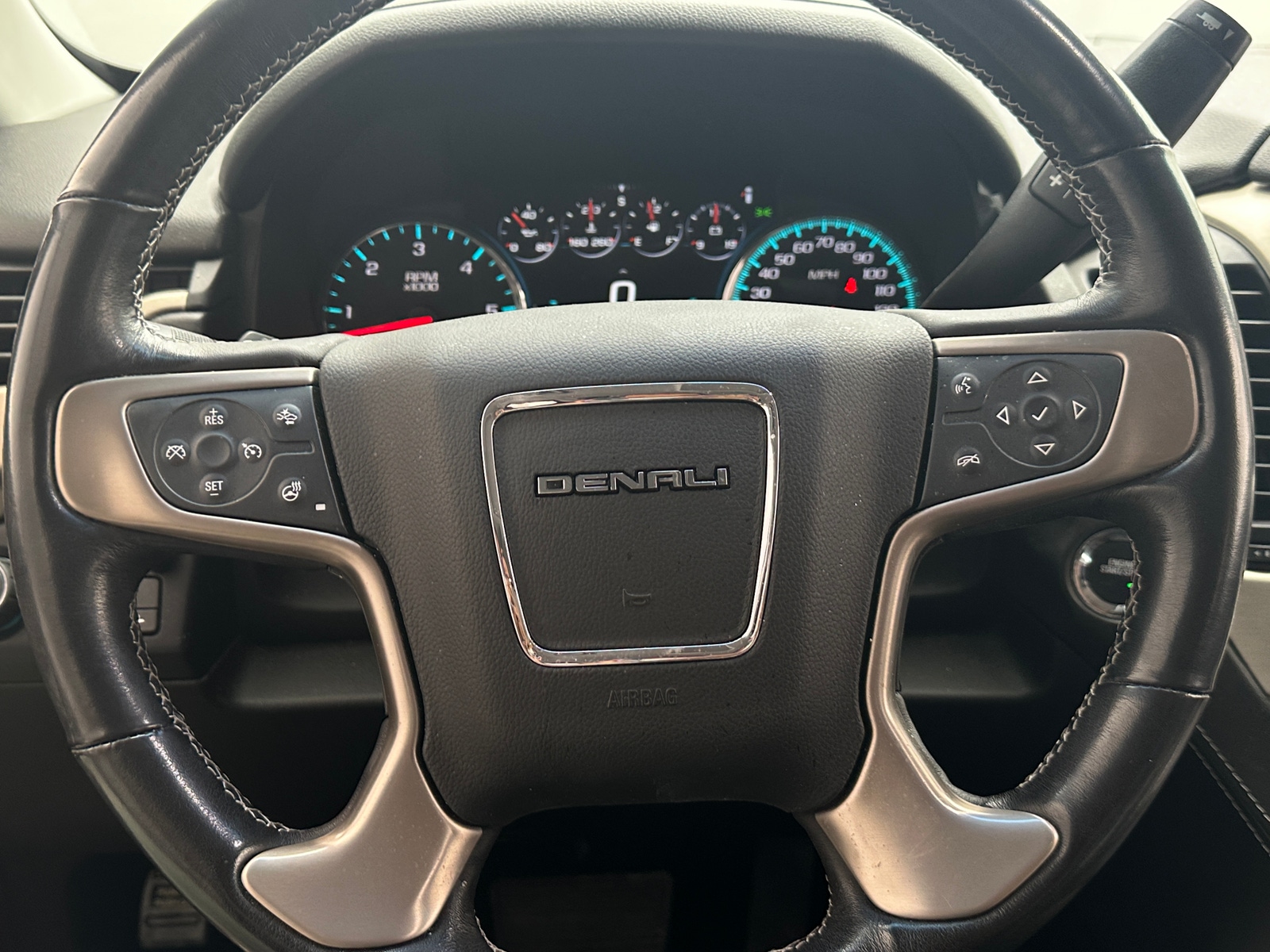 Thumbnail: 2019 GMC Yukon XL - 4