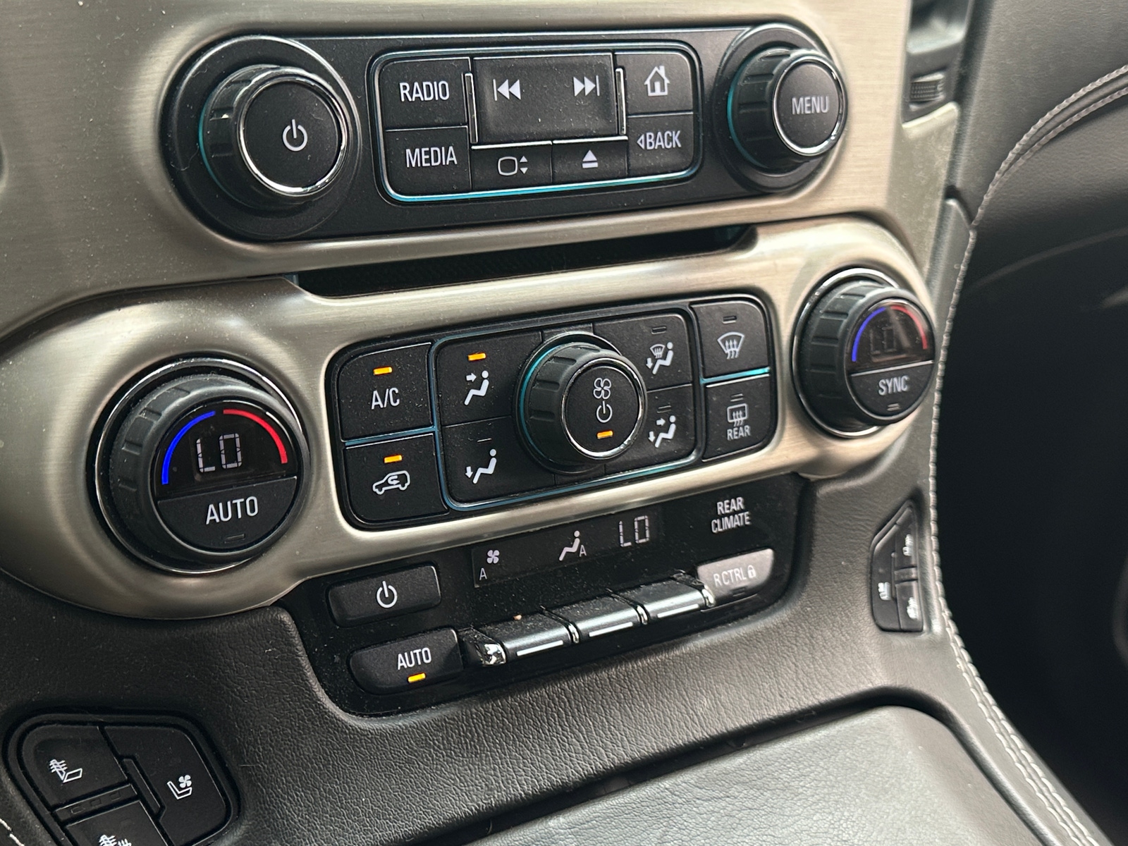 Thumbnail: 2019 GMC Yukon XL - 3