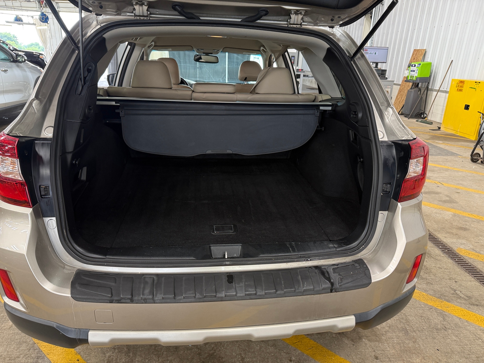 Thumbnail: 2015 Subaru Outback - 6