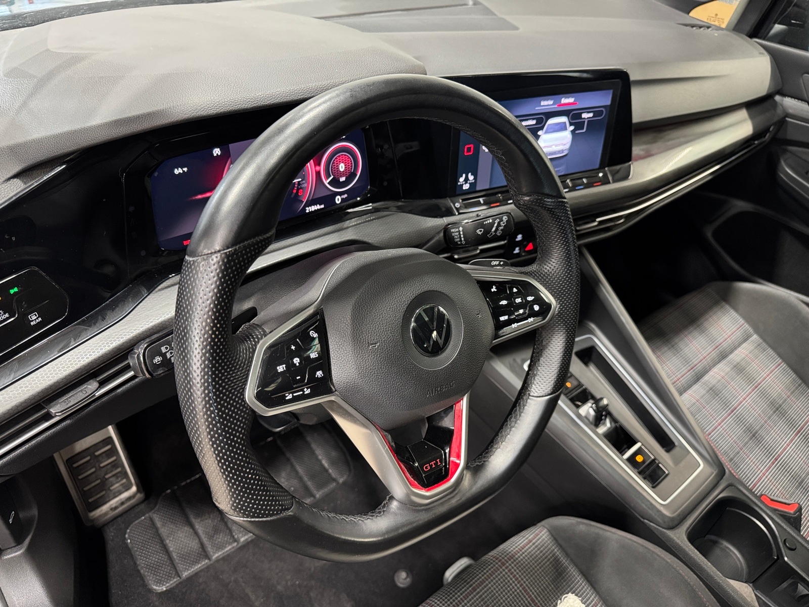 Thumbnail: 2022 Volkswagen Golf - 3
