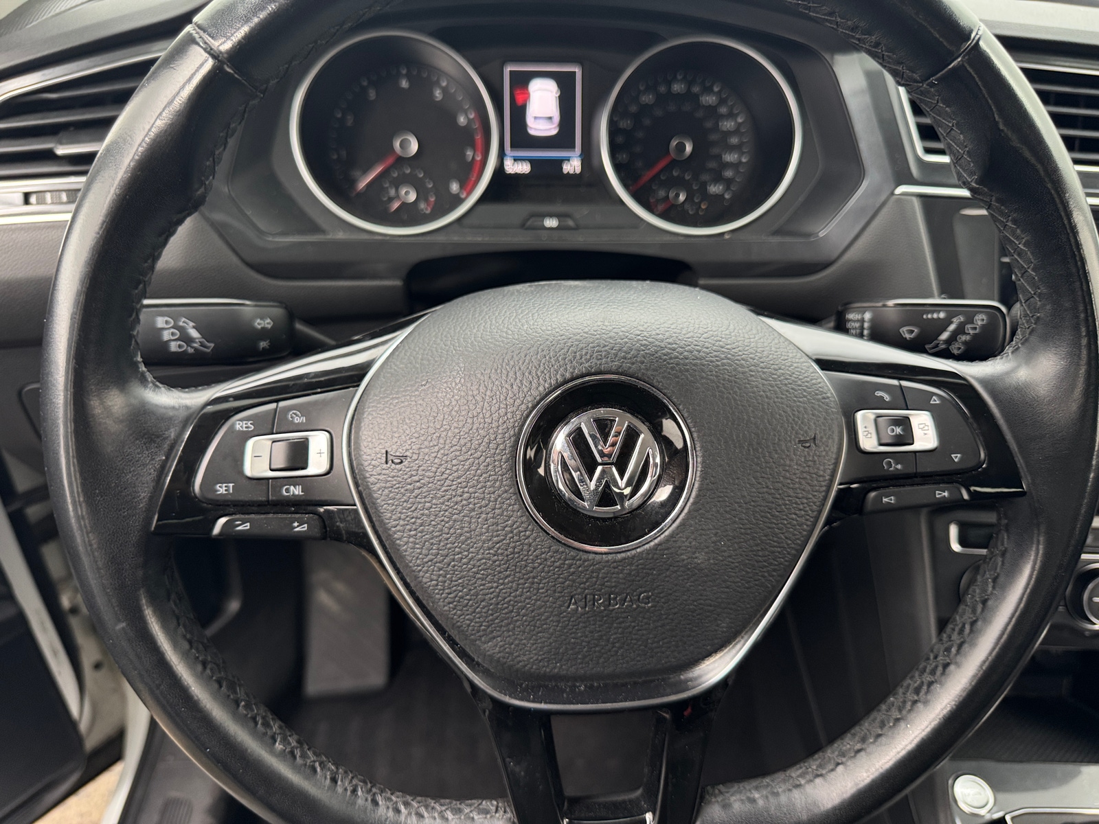 Thumbnail: 2018 Volkswagen Tiguan - 4