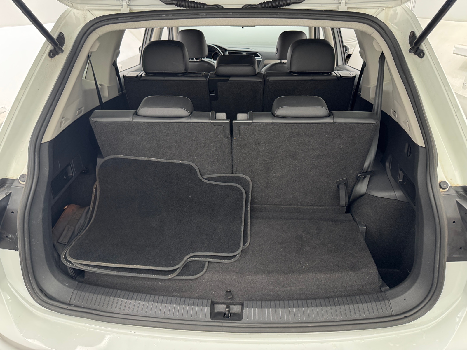 Thumbnail: 2018 Volkswagen Tiguan - 6