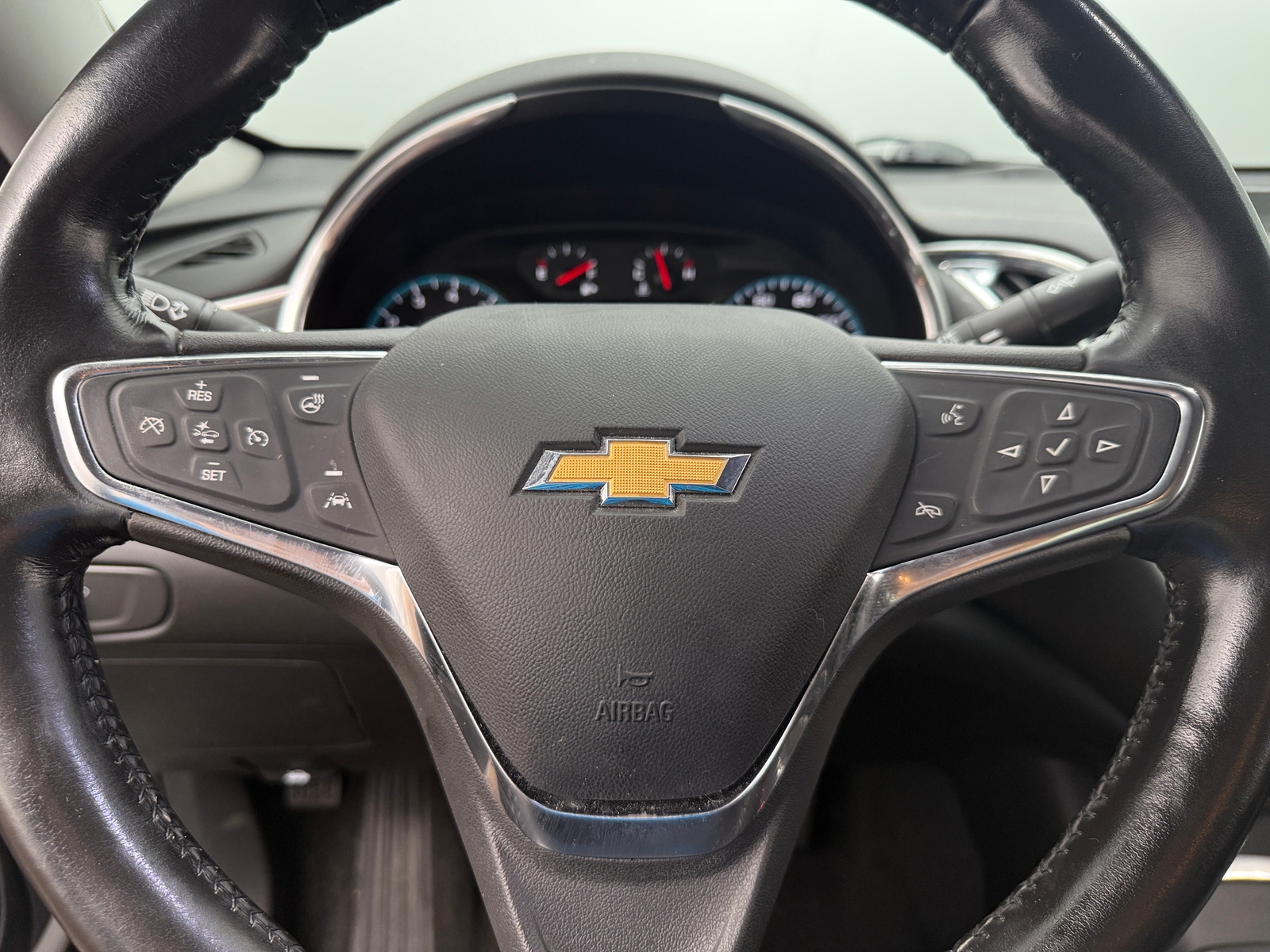 Thumbnail: 2021 Chevrolet Malibu - 4
