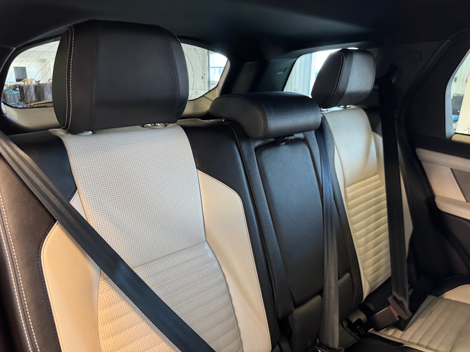 Thumbnail: 2020 Land Rover Discovery Sport - 5
