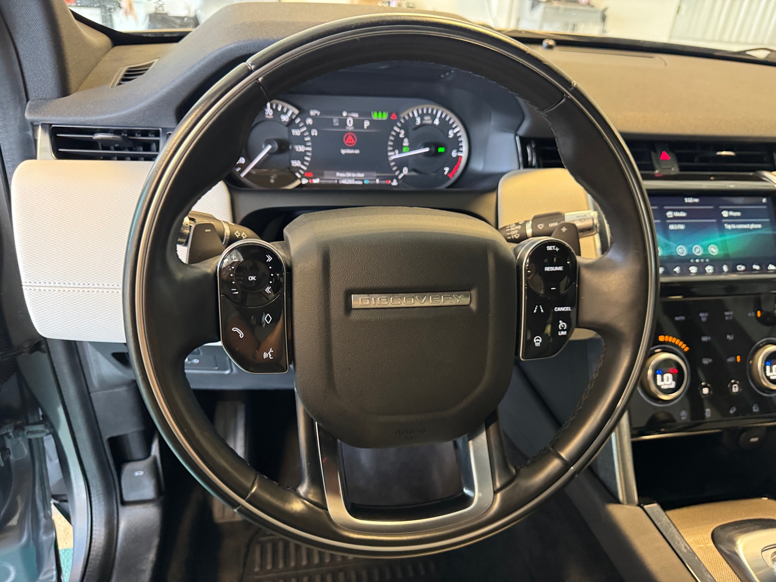 Thumbnail: 2020 Land Rover Discovery Sport - 4