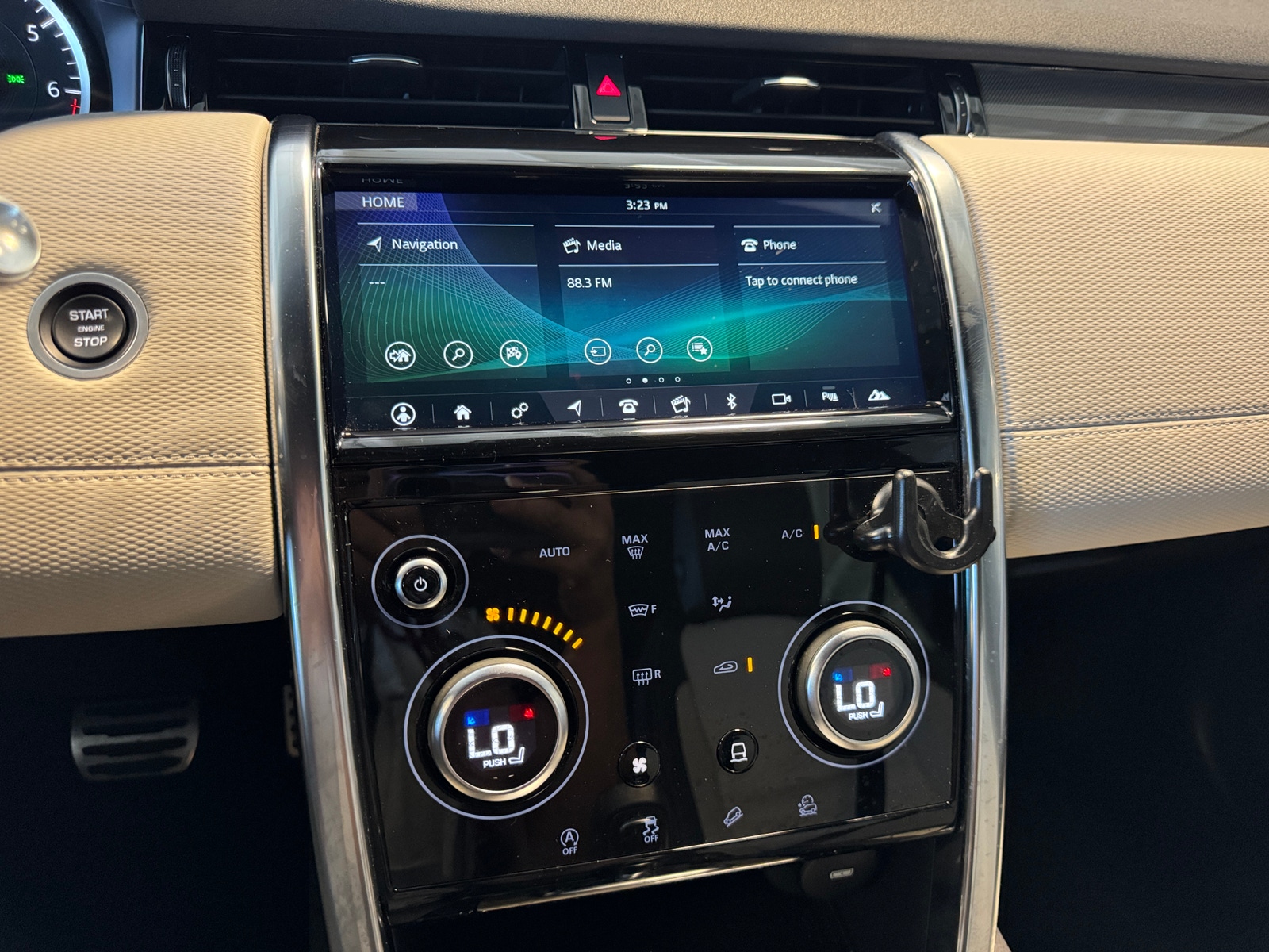 Thumbnail: 2020 Land Rover Discovery Sport - 3