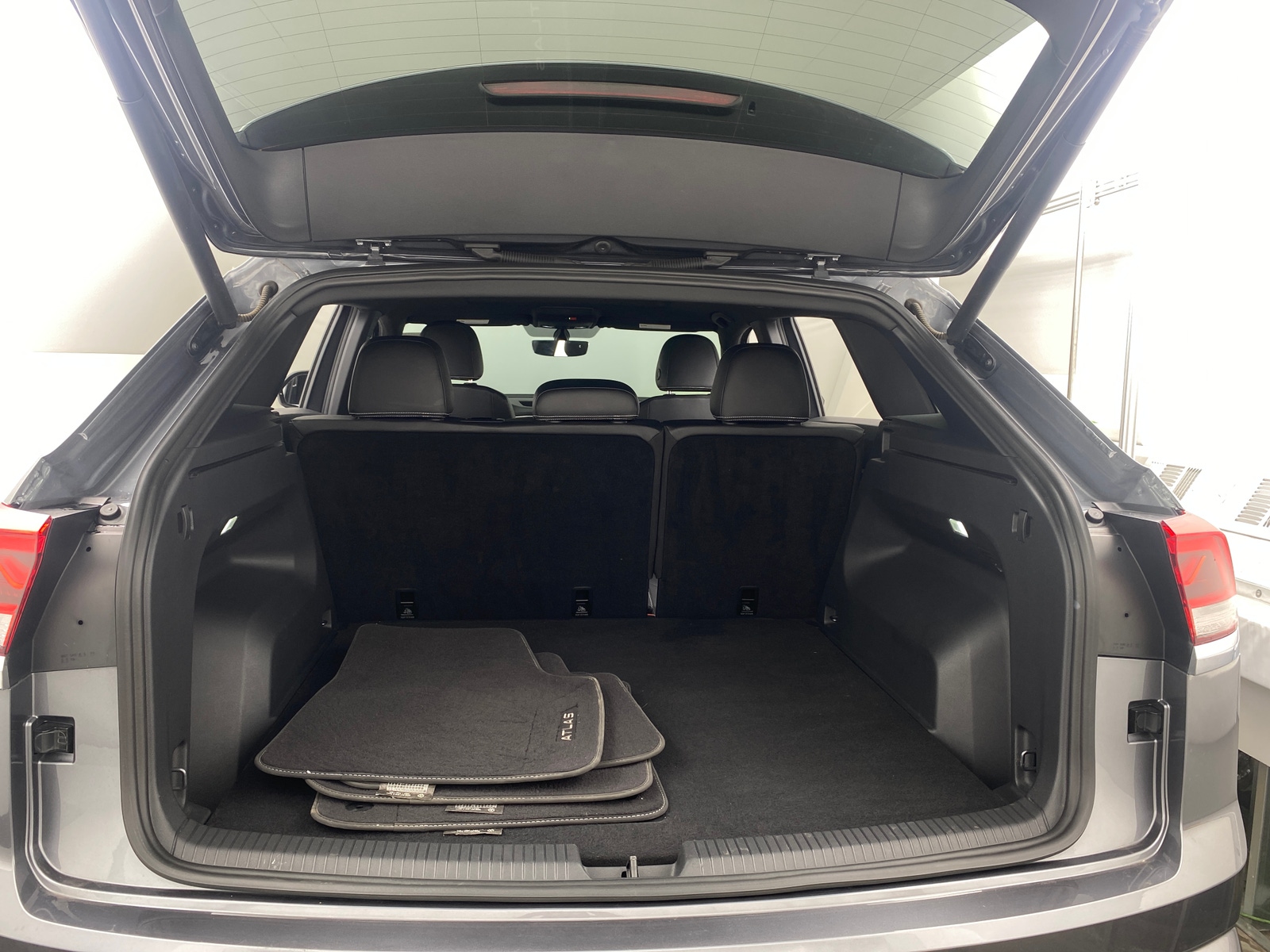 Thumbnail: 2021 Volkswagen Atlas - 6