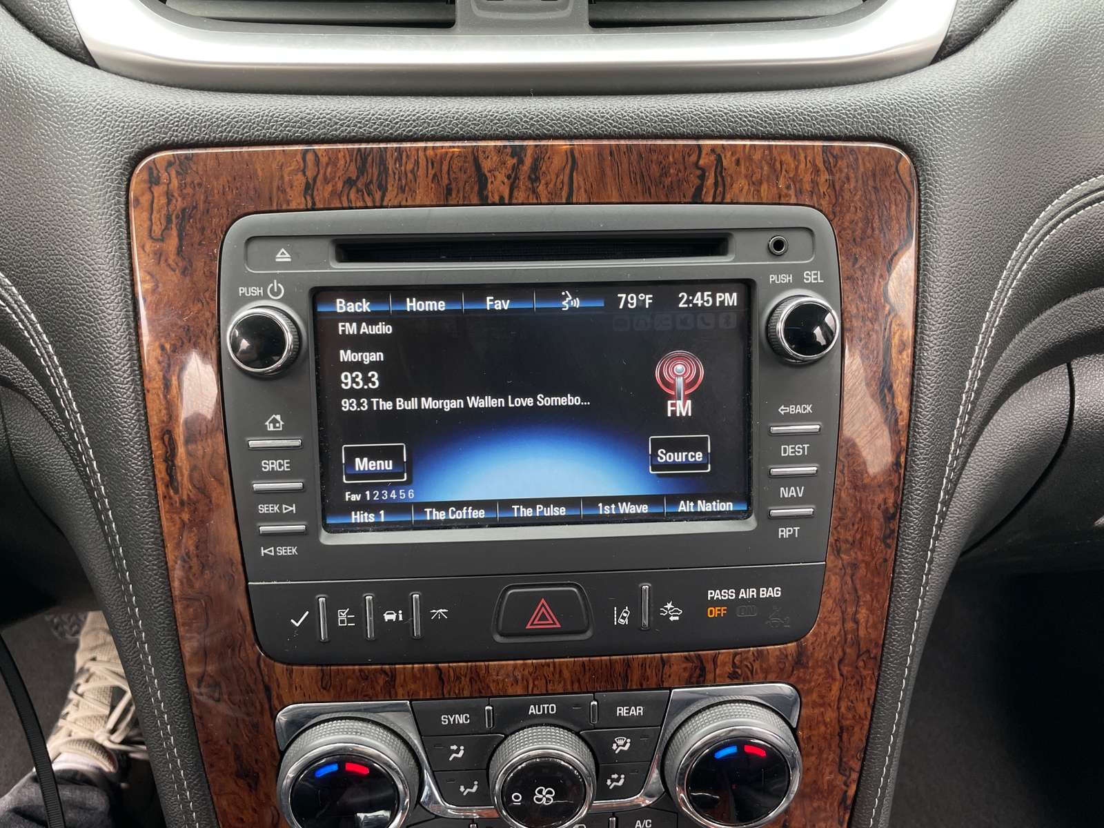 Thumbnail: 2014 Chevrolet Traverse - 3