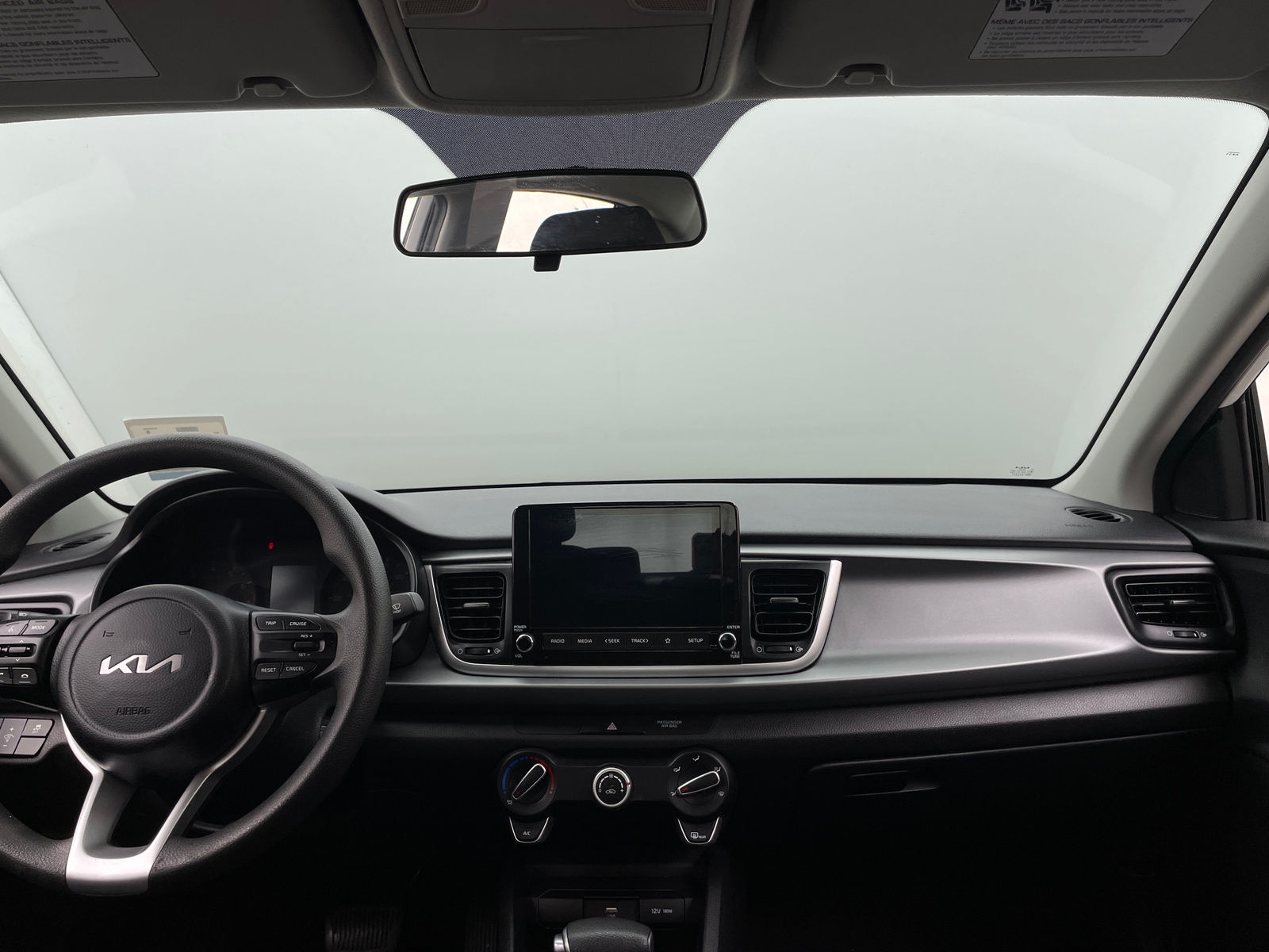 Thumbnail: 2023 Kia Rio - 3
