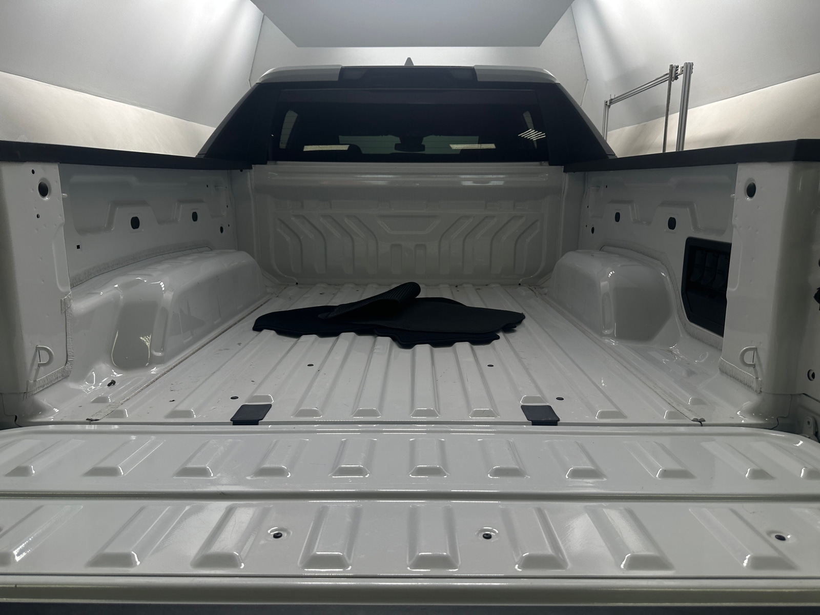 Thumbnail: 2024 Chevrolet Silverado EV - 7