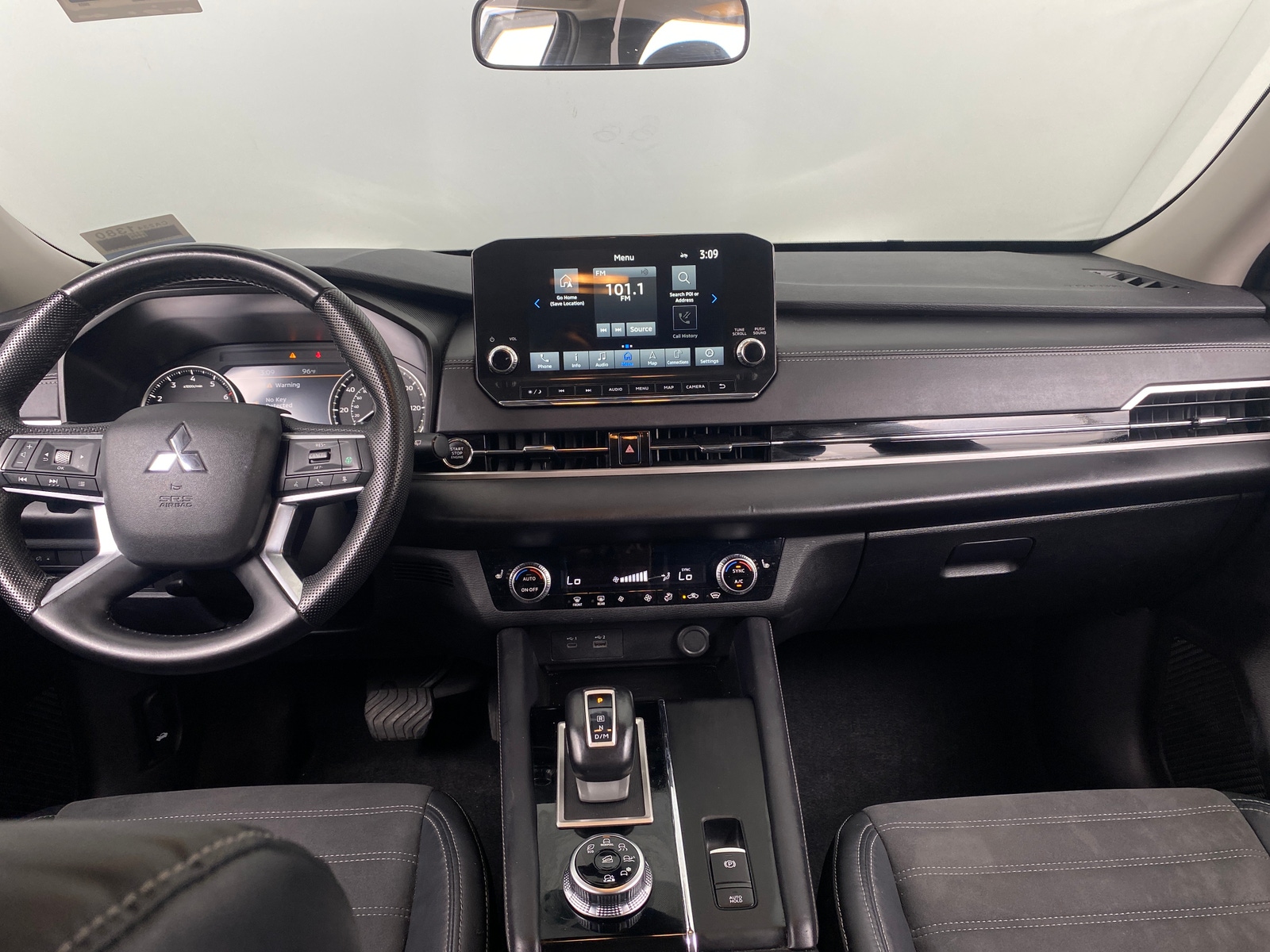 Thumbnail: 2023 Mitsubishi Outlander - 2