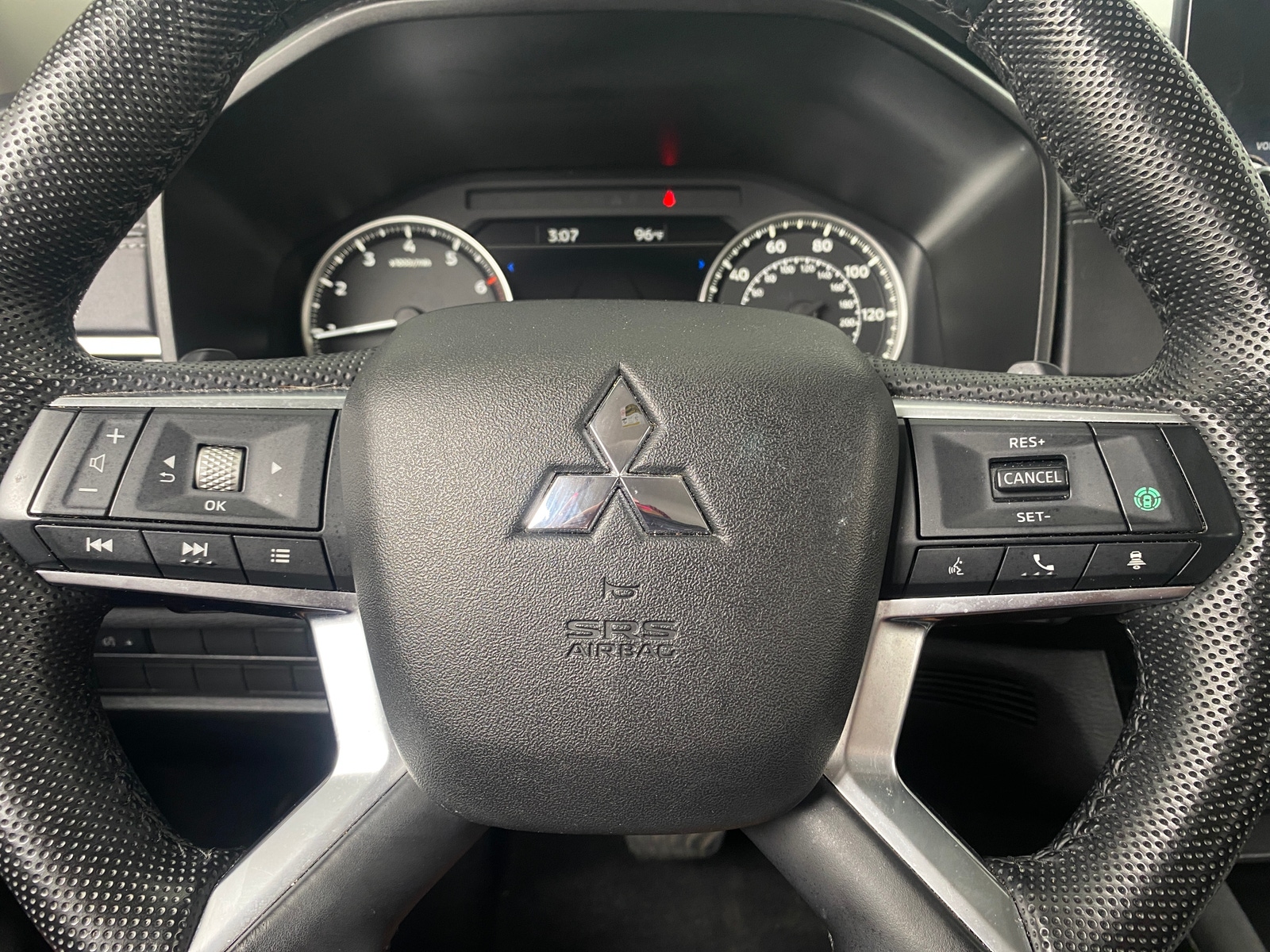 Thumbnail: 2023 Mitsubishi Outlander - 4
