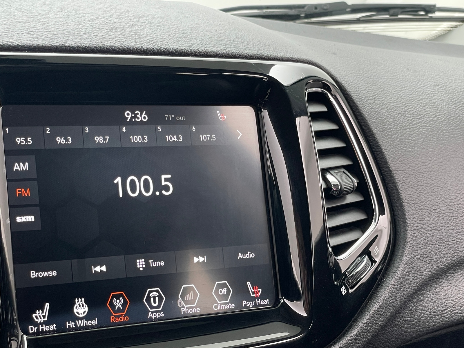 Thumbnail: 2018 Jeep Compass - 3
