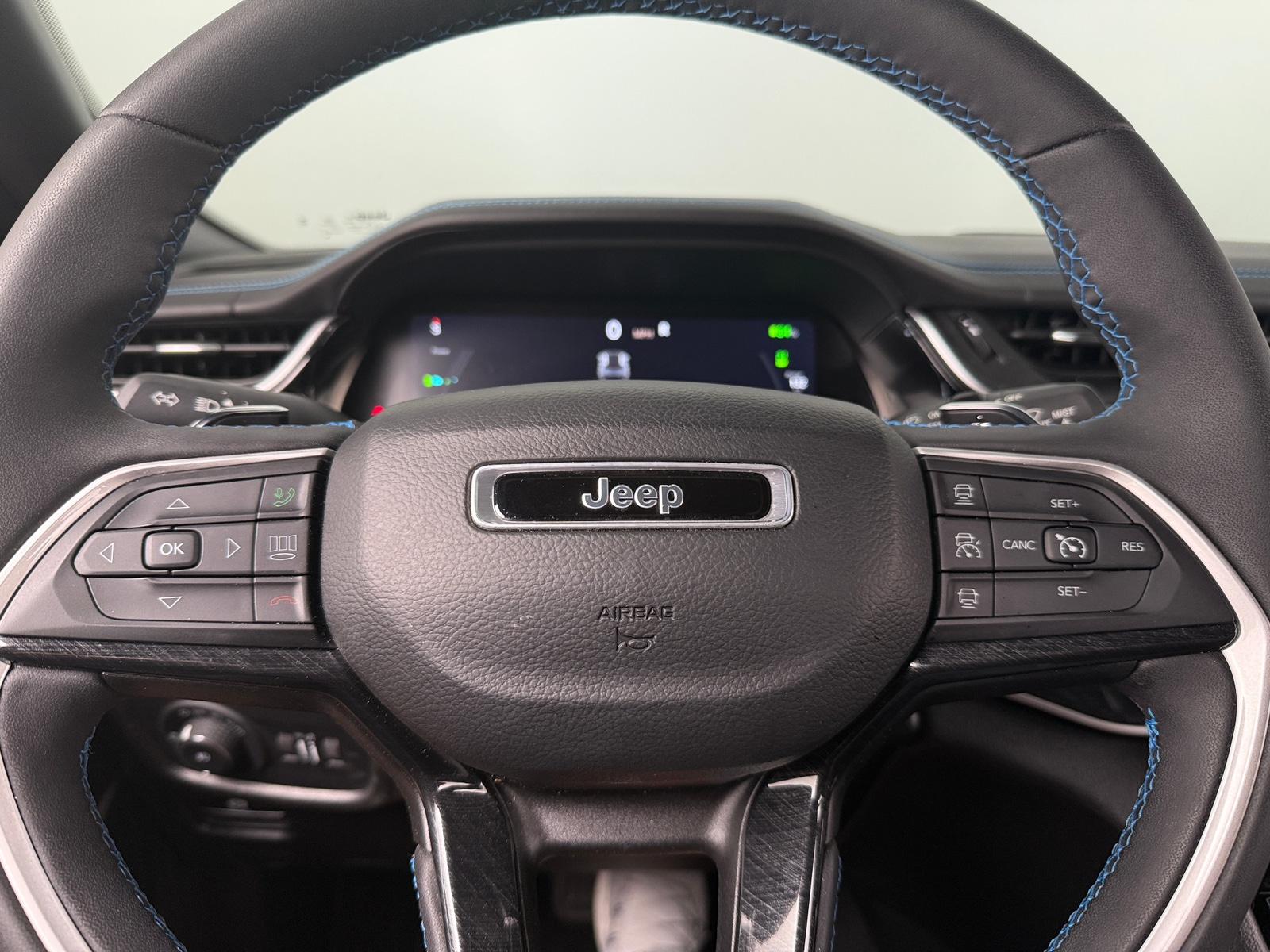 Thumbnail: 2022 Jeep Grand Cherokee - 4