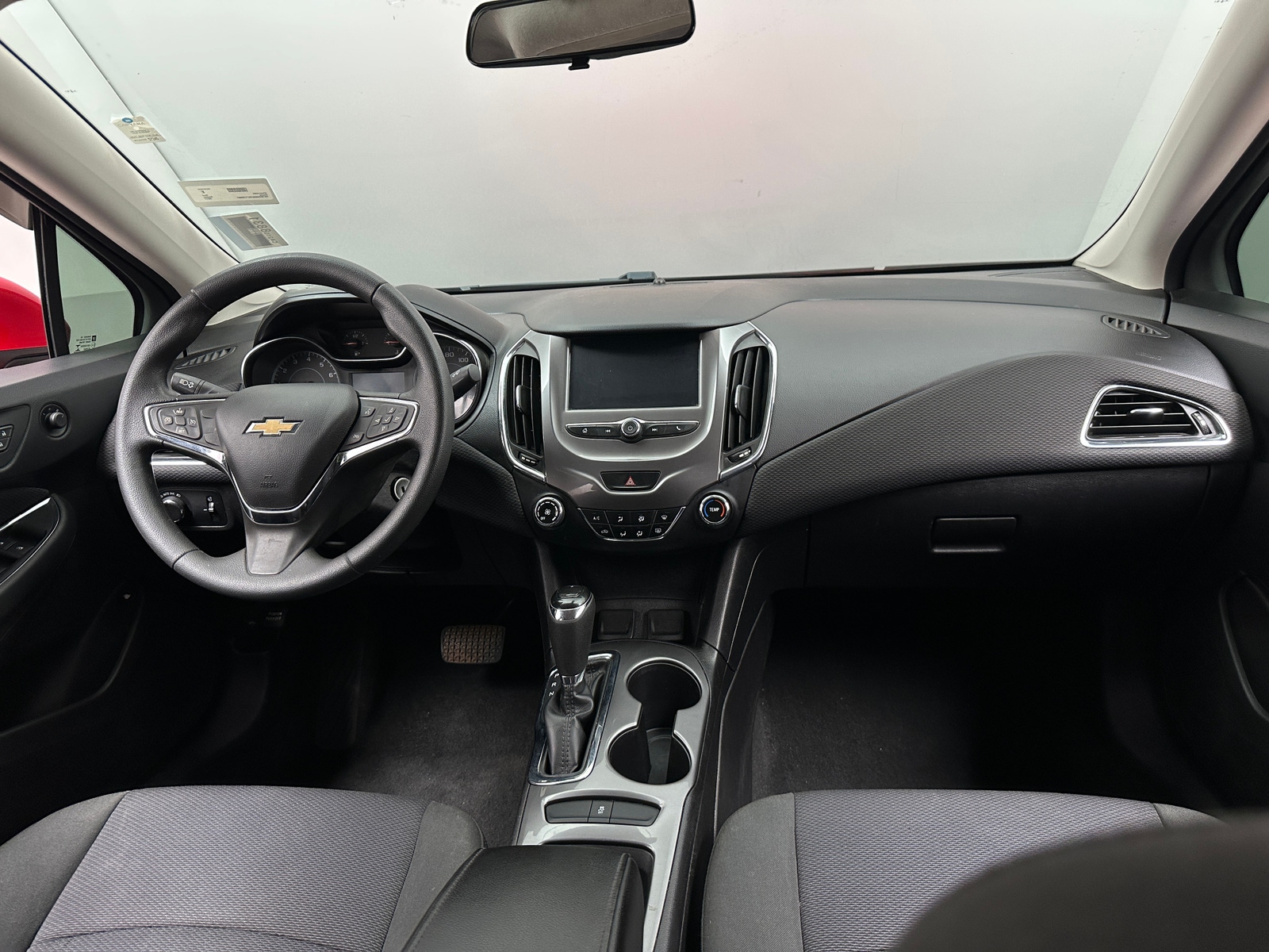 Thumbnail: 2017 Chevrolet Cruze - 3