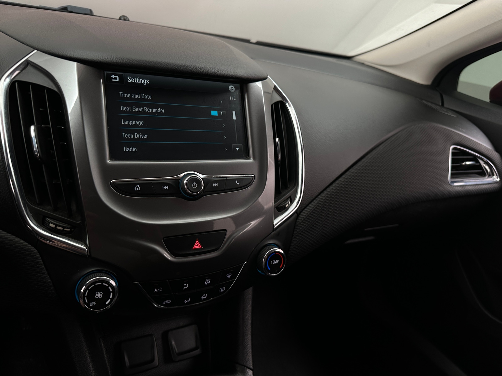 Thumbnail: 2017 Chevrolet Cruze - 4