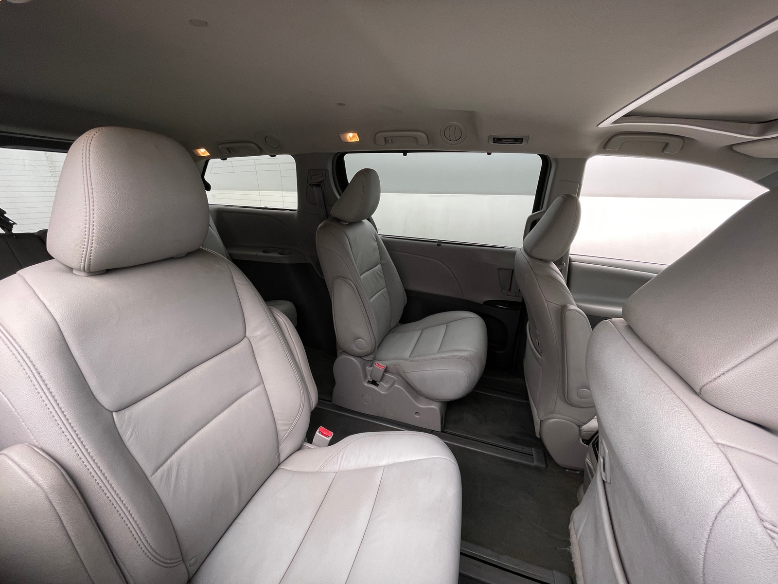 Thumbnail: 2017 Toyota Sienna - 5