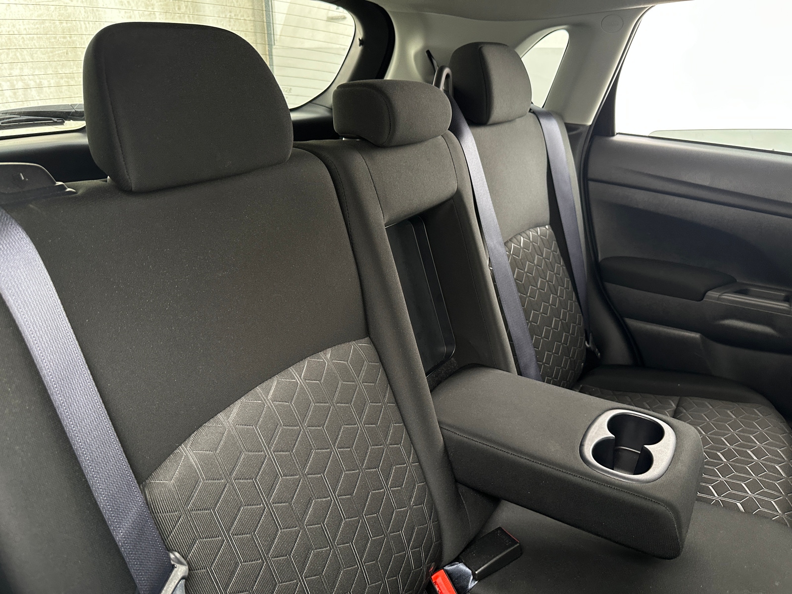Thumbnail: 2023 Mitsubishi Outlander Sport - 6