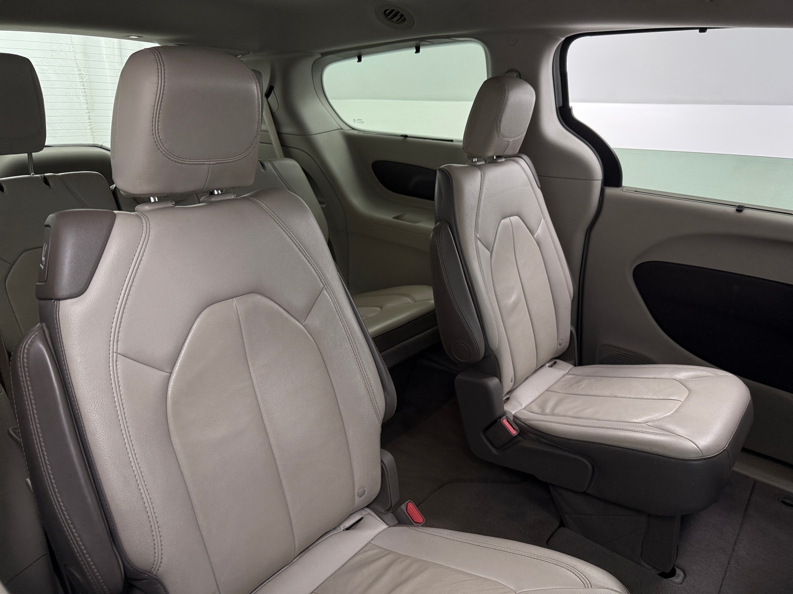 Thumbnail: 2017 Chrysler Pacifica - 5