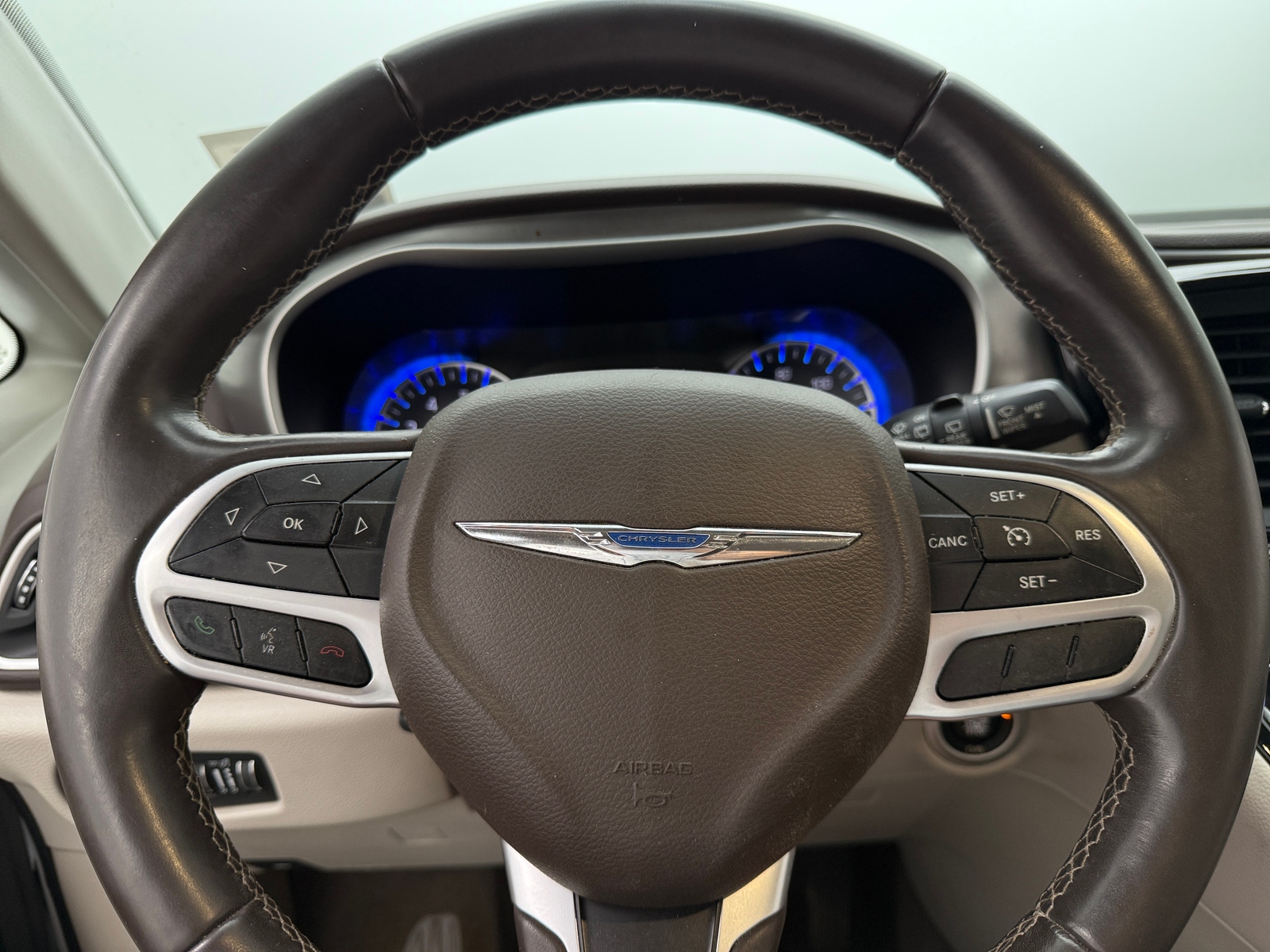 Thumbnail: 2017 Chrysler Pacifica - 4