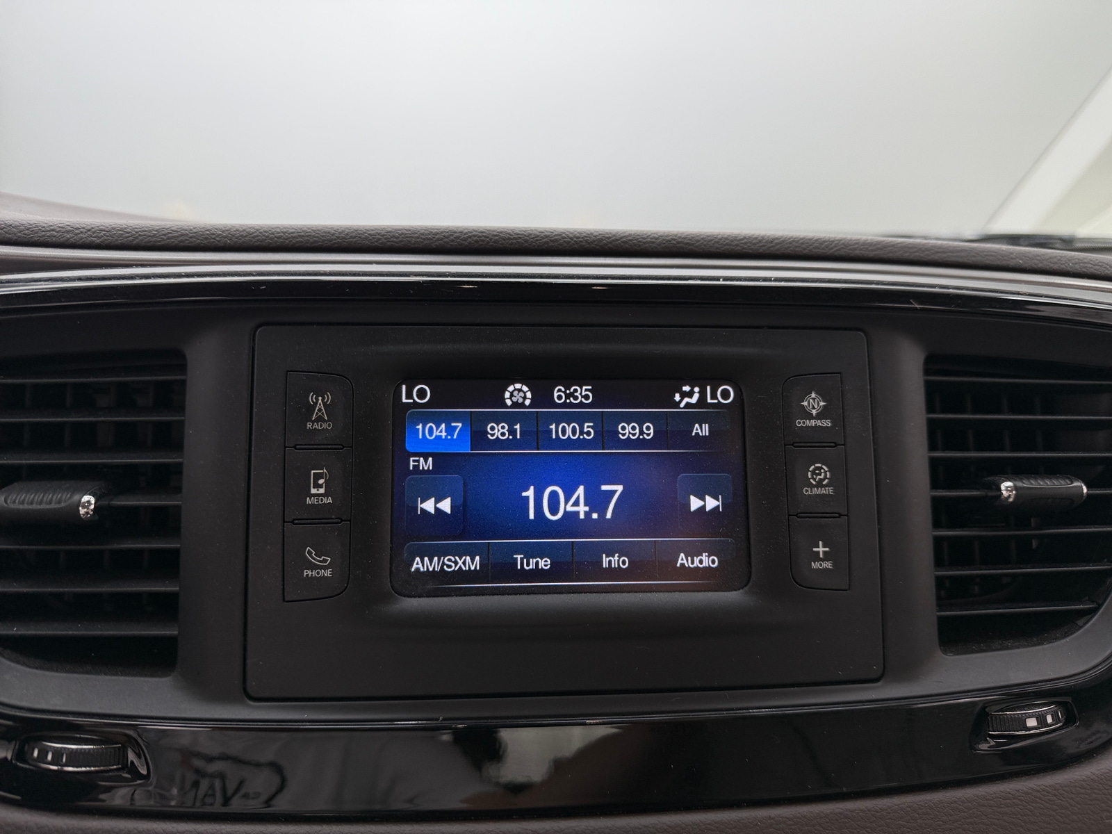 Thumbnail: 2017 Chrysler Pacifica - 3