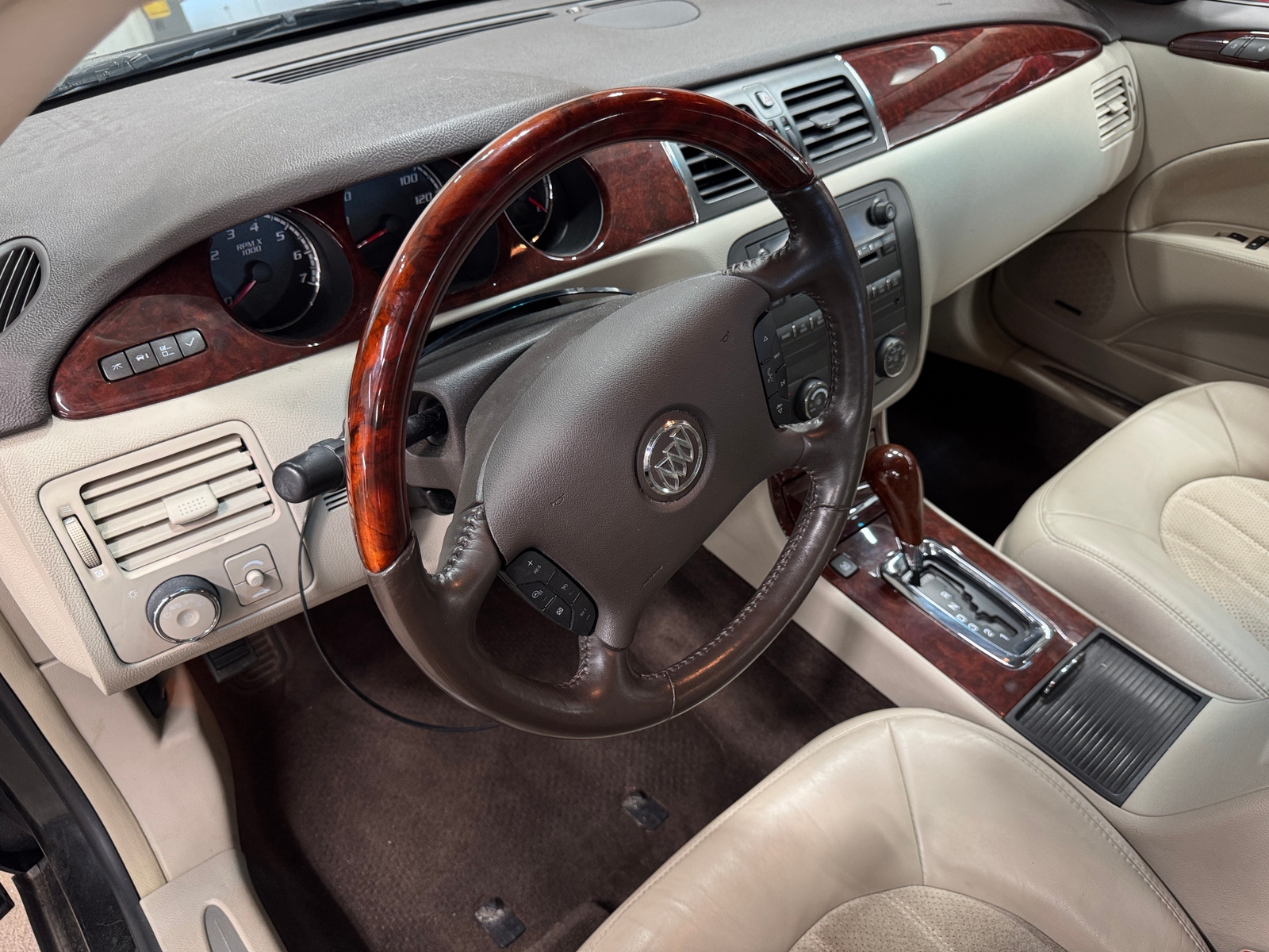 Thumbnail: 2010 Buick Lucerne - 2