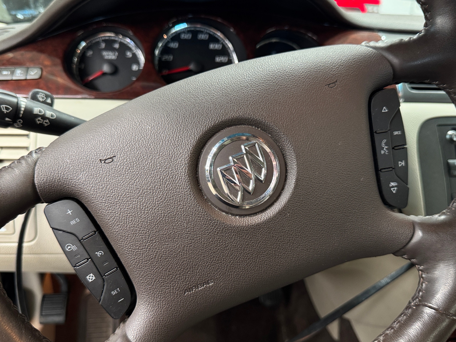 Thumbnail: 2010 Buick Lucerne - 4