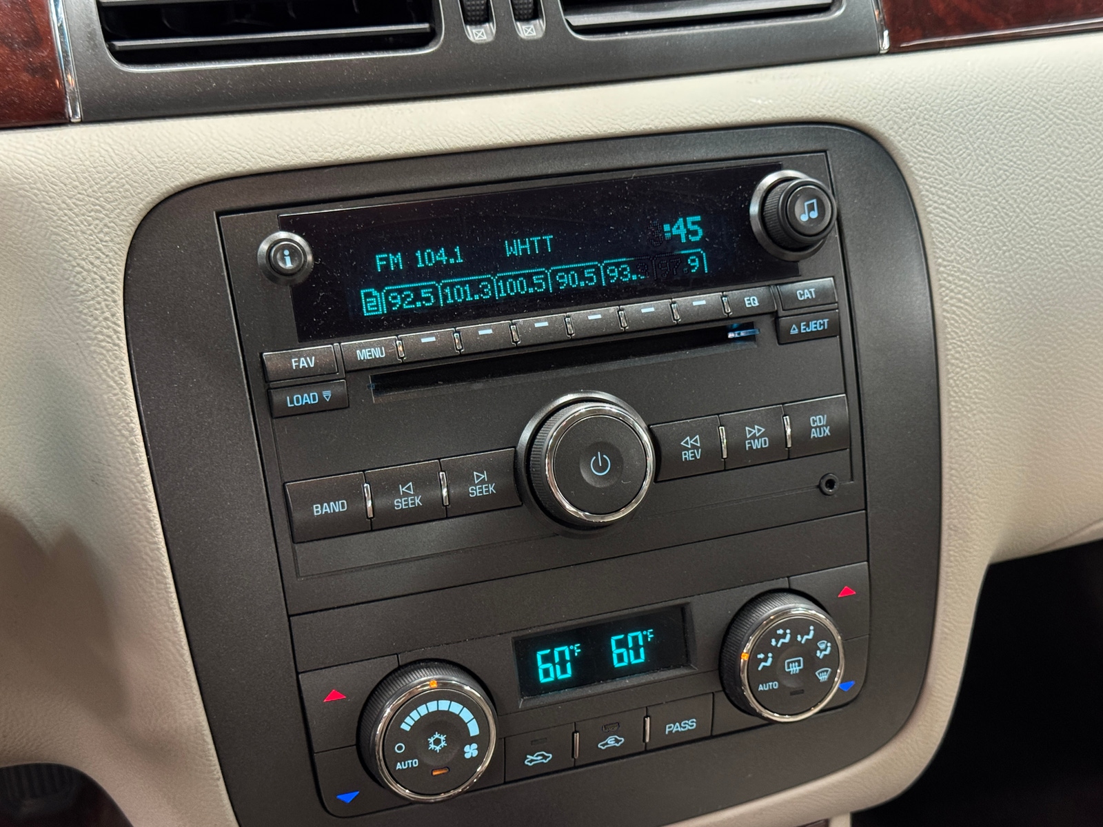Thumbnail: 2010 Buick Lucerne - 3