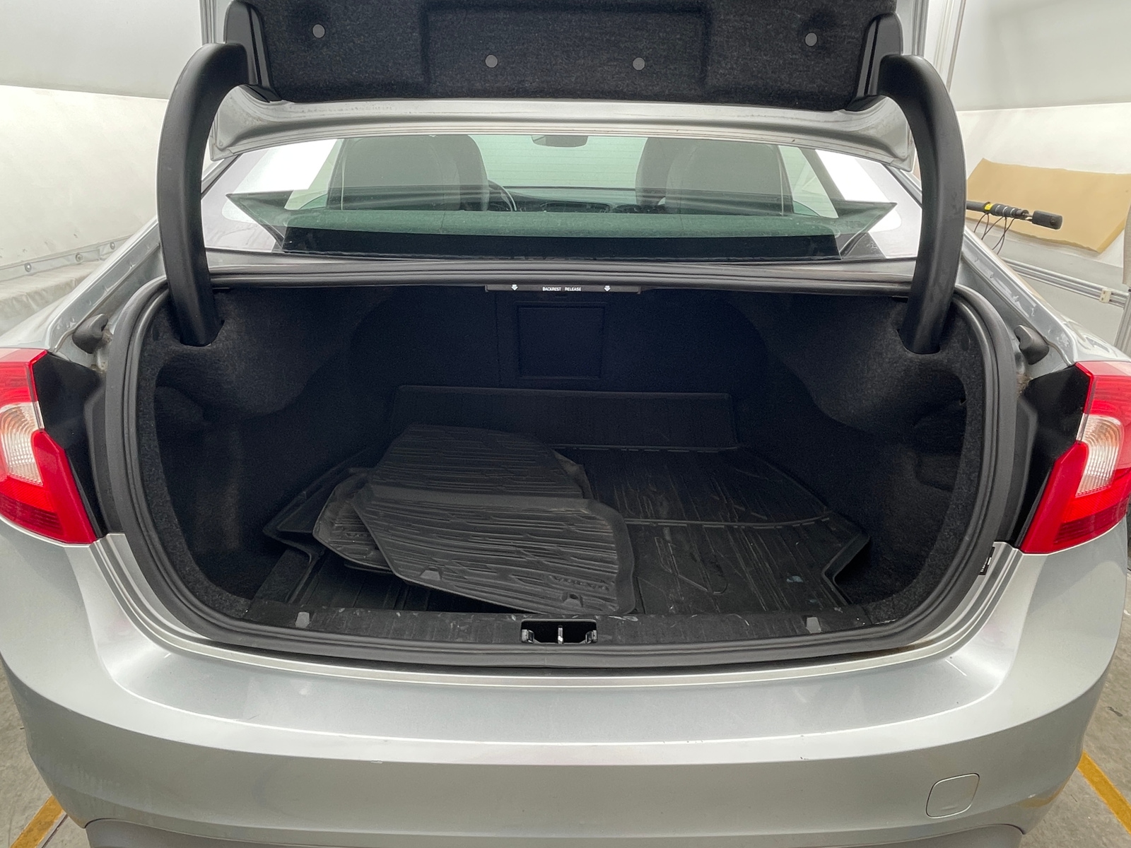 Thumbnail: 2018 Volvo S60 - 6