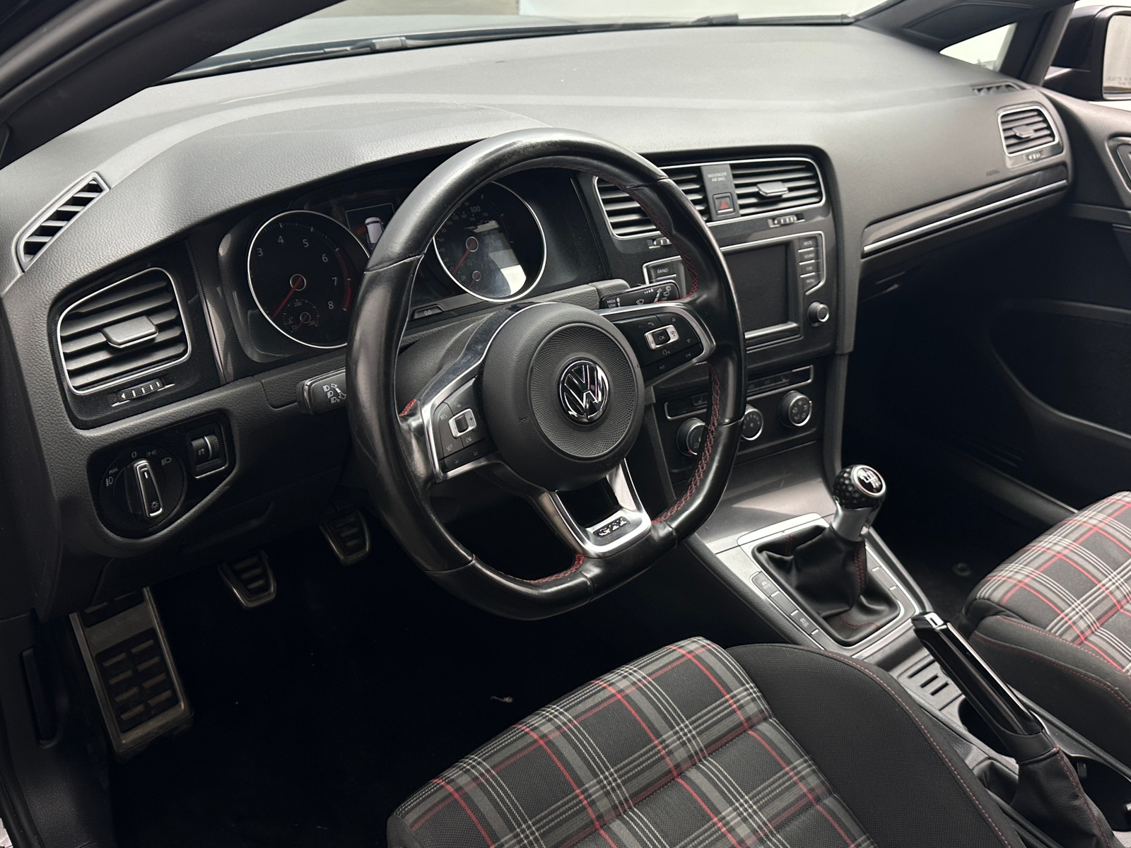 Thumbnail: 2017 Volkswagen Golf - 3
