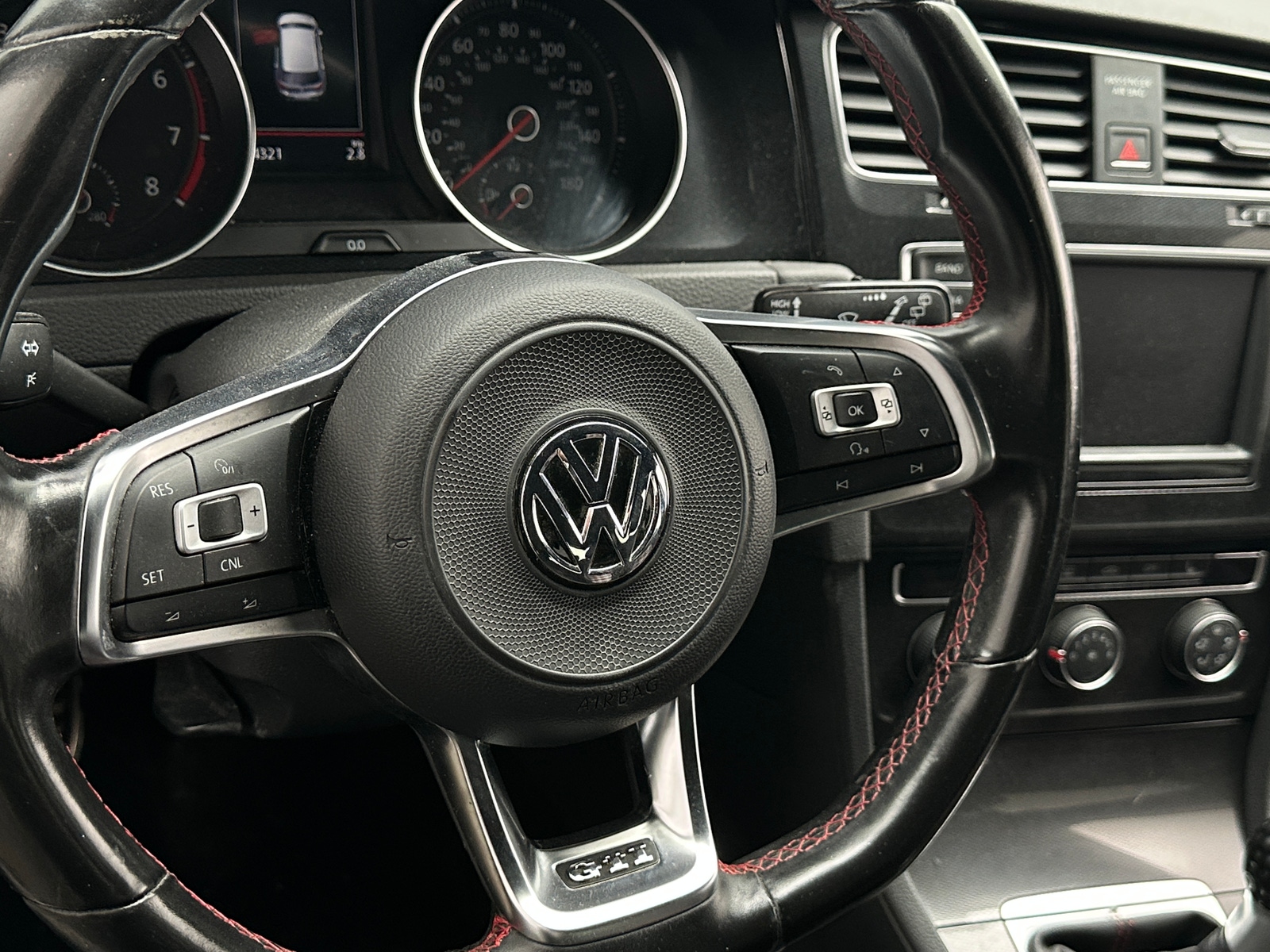 Thumbnail: 2017 Volkswagen Golf - 5
