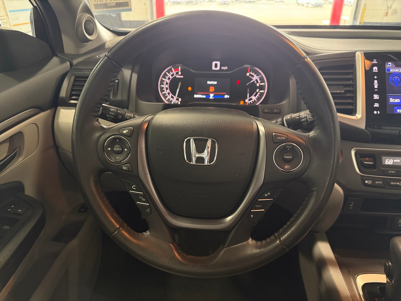 Thumbnail: 2017 Honda Pilot - 4