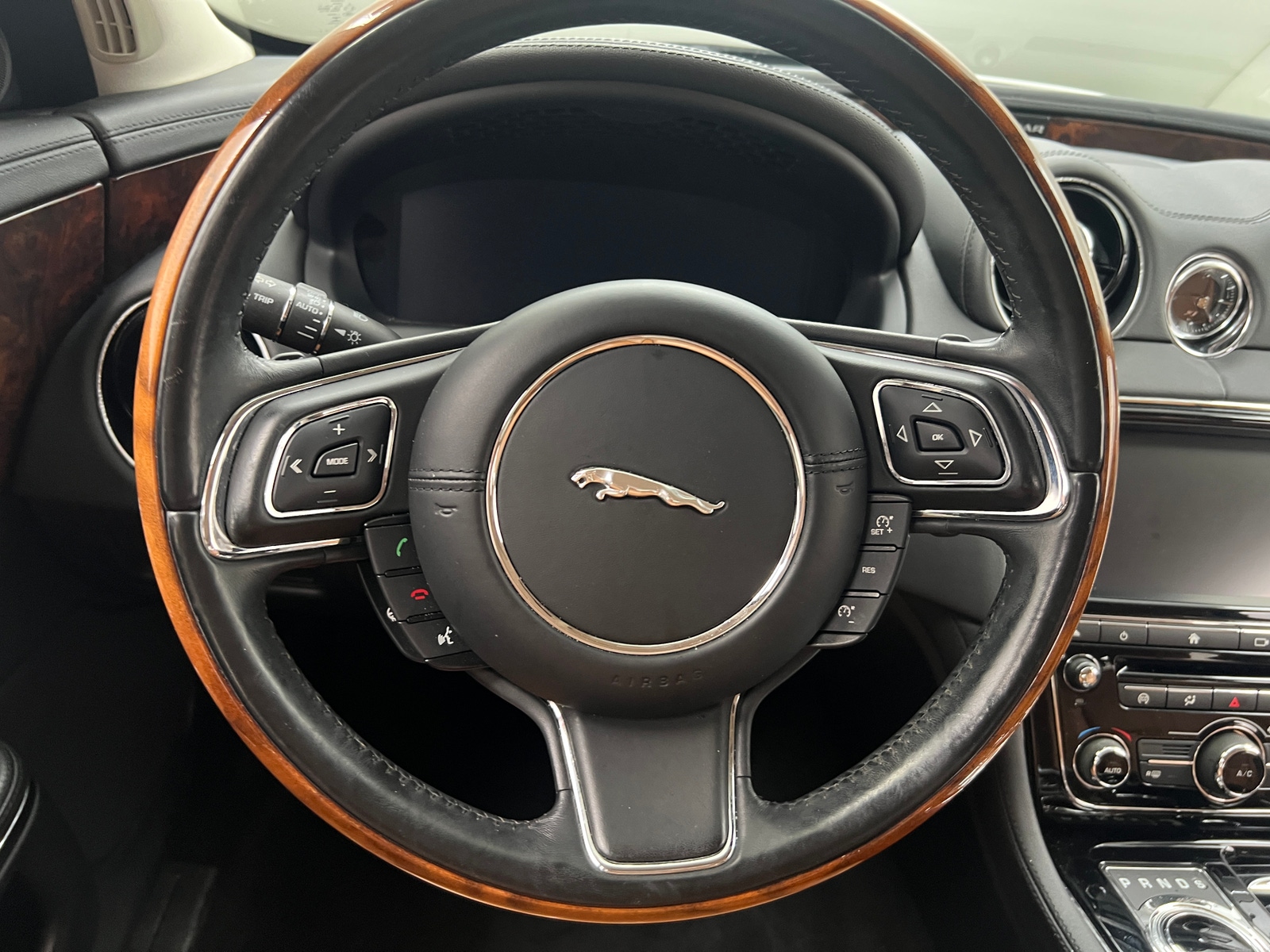 Thumbnail: 2017 Jaguar XJ - 4