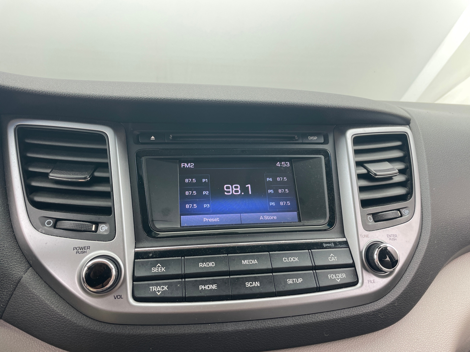 Thumbnail: 2016 Hyundai Tucson - 4