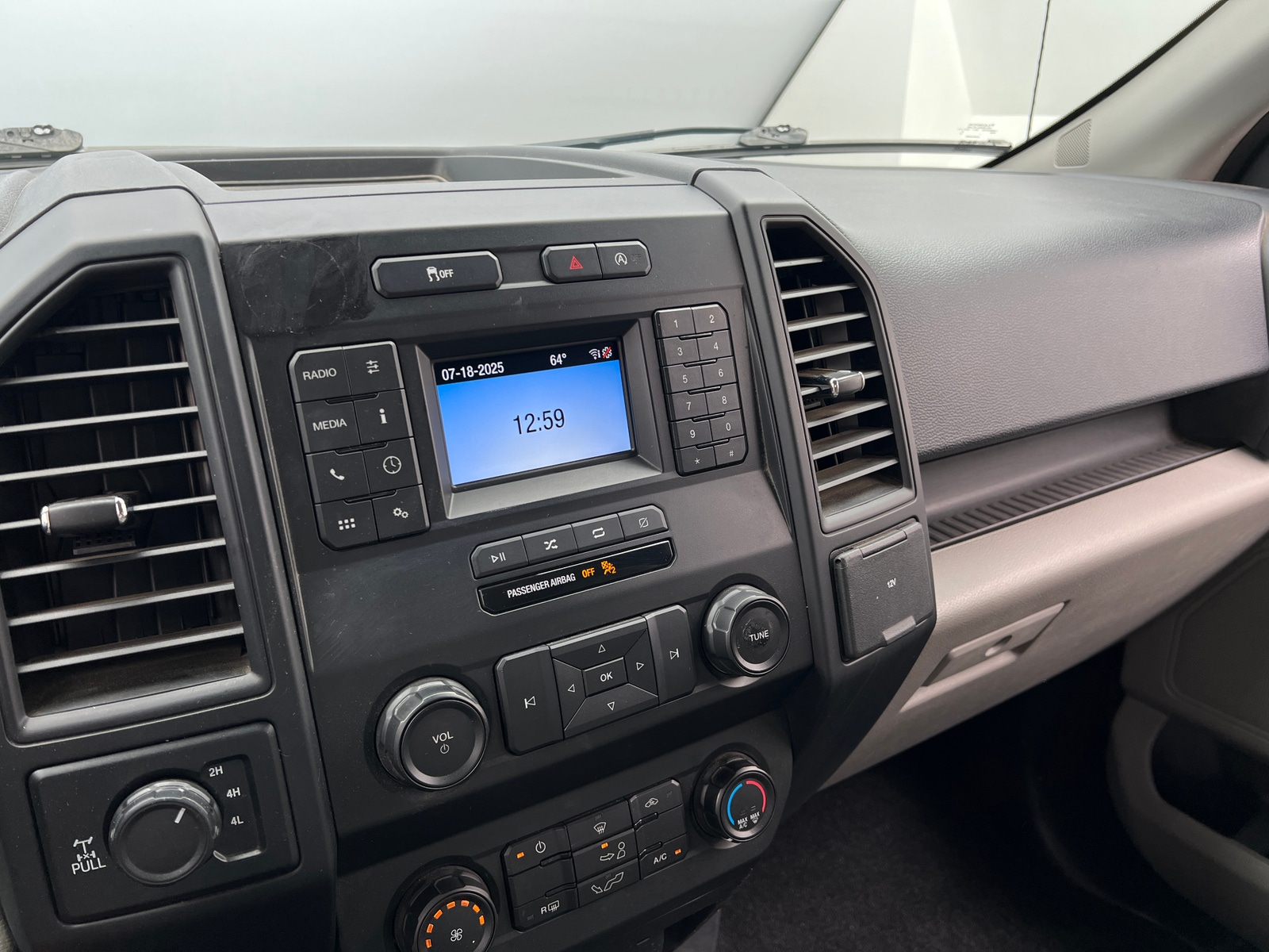 Thumbnail: 2019 Ford Econoline - 4